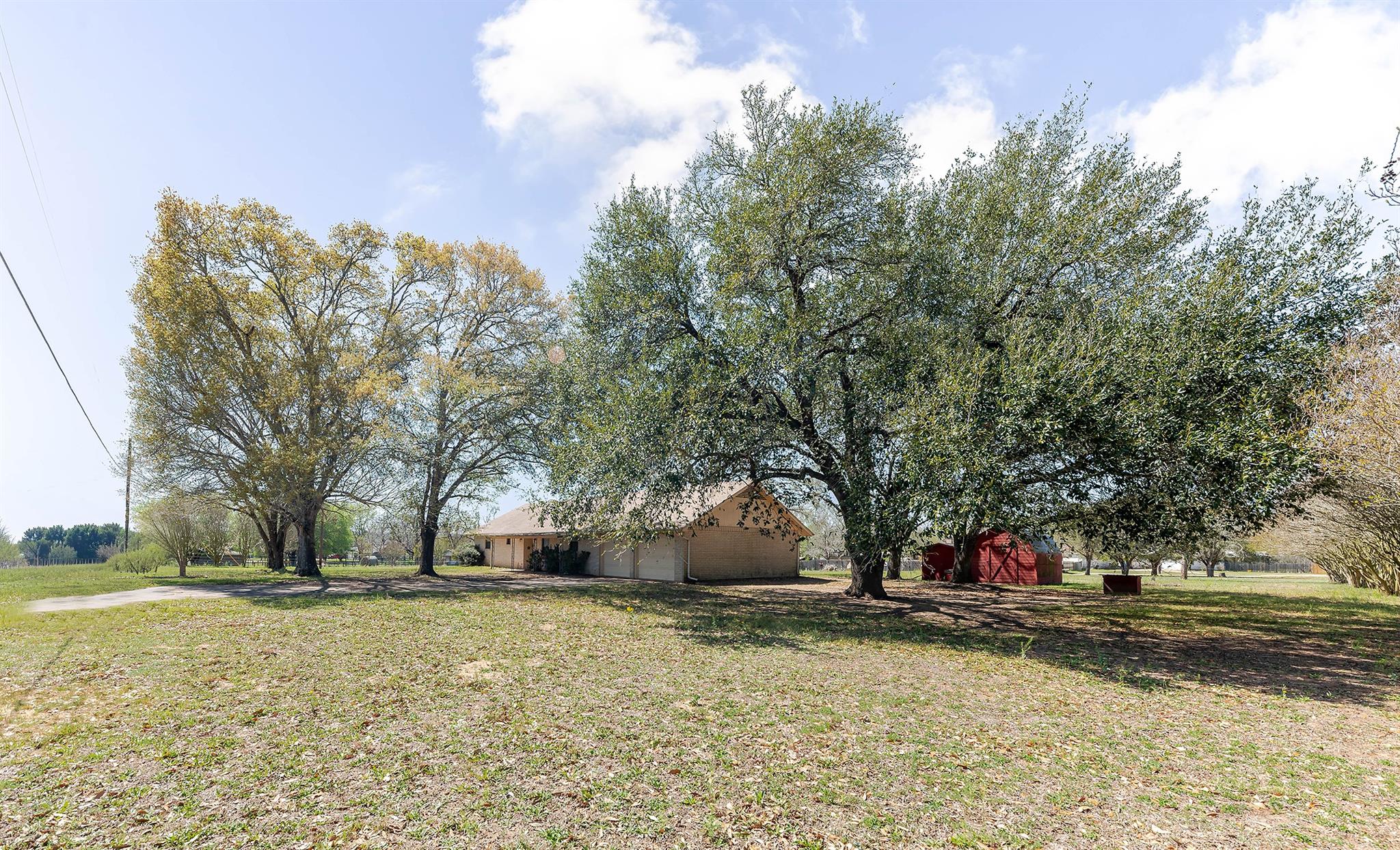 182 Norma Jean Blvd, Smithville, TX 78957