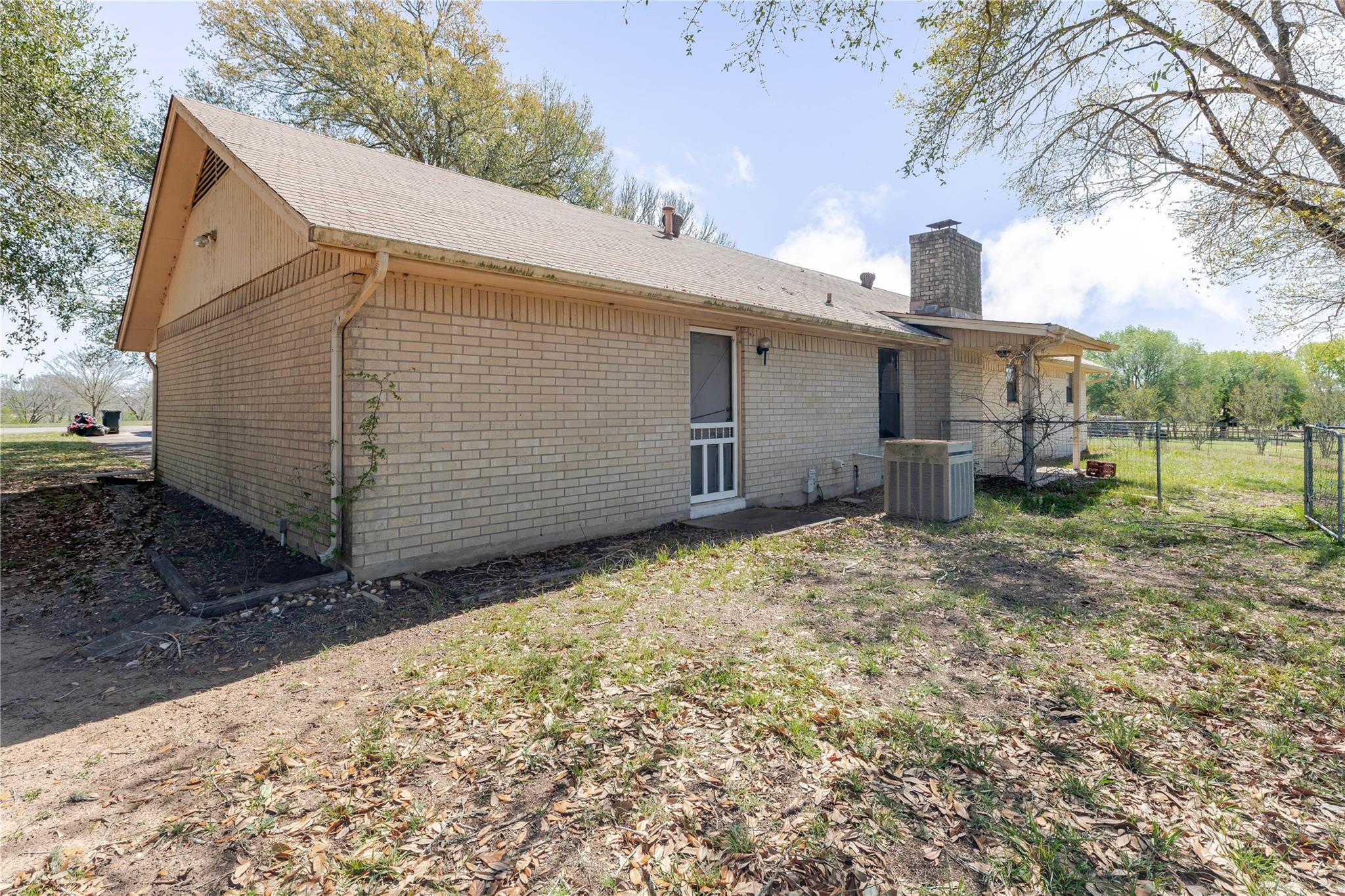 182 Norma Jean Blvd, Smithville, TX 78957