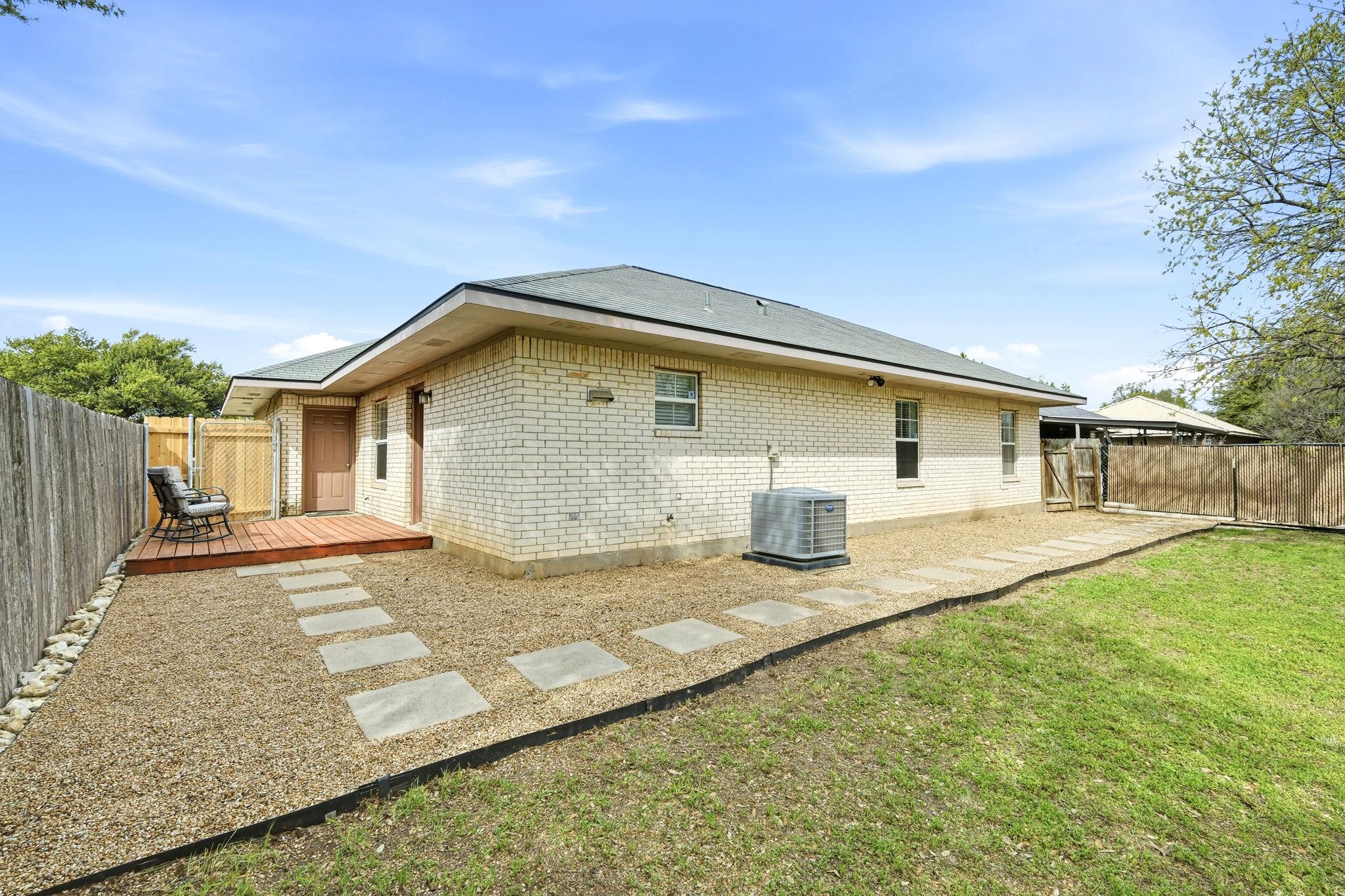 508 Bentwood Dr, Leander, TX 78641