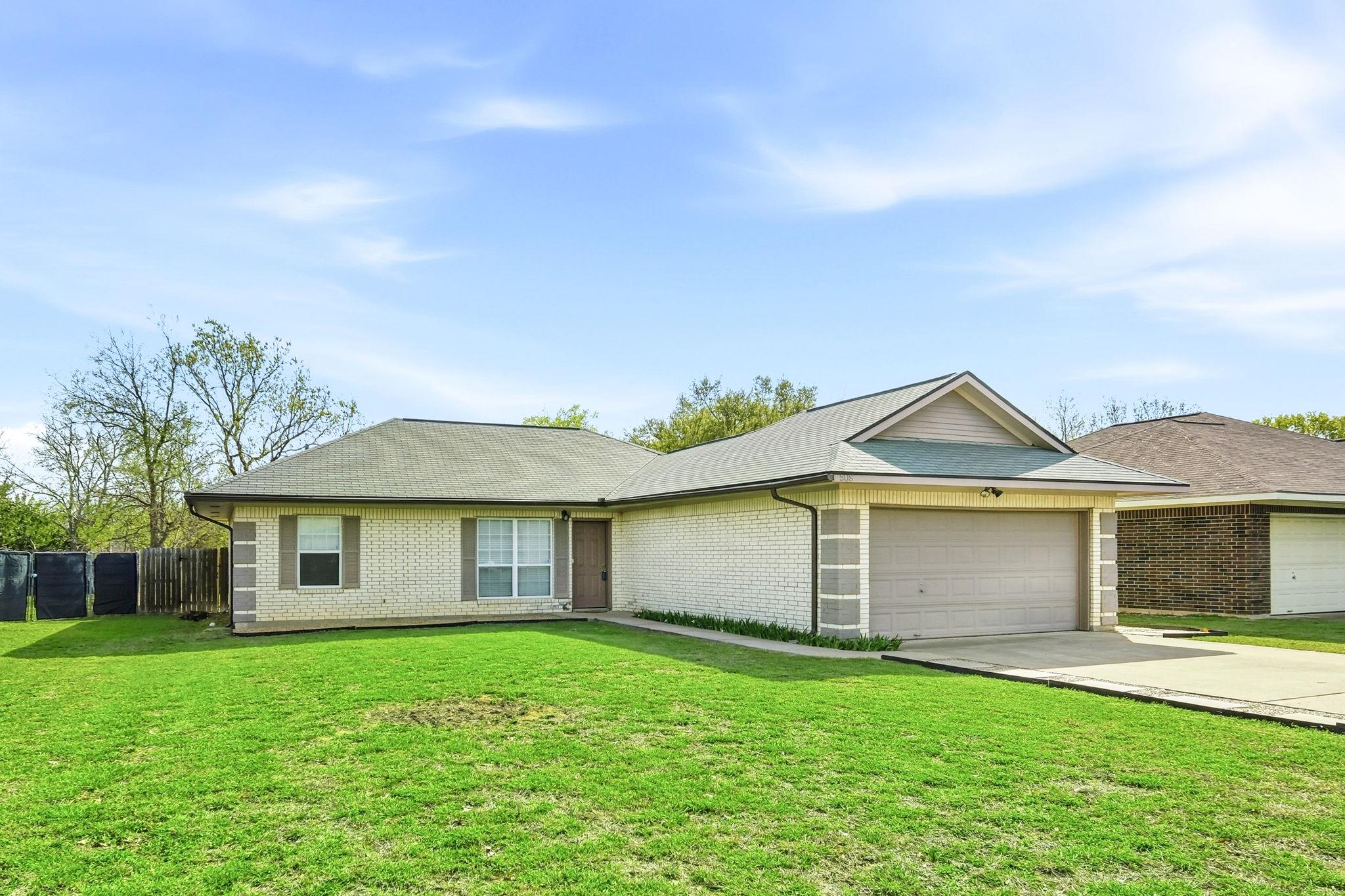 508 Bentwood Dr, Leander, TX 78641