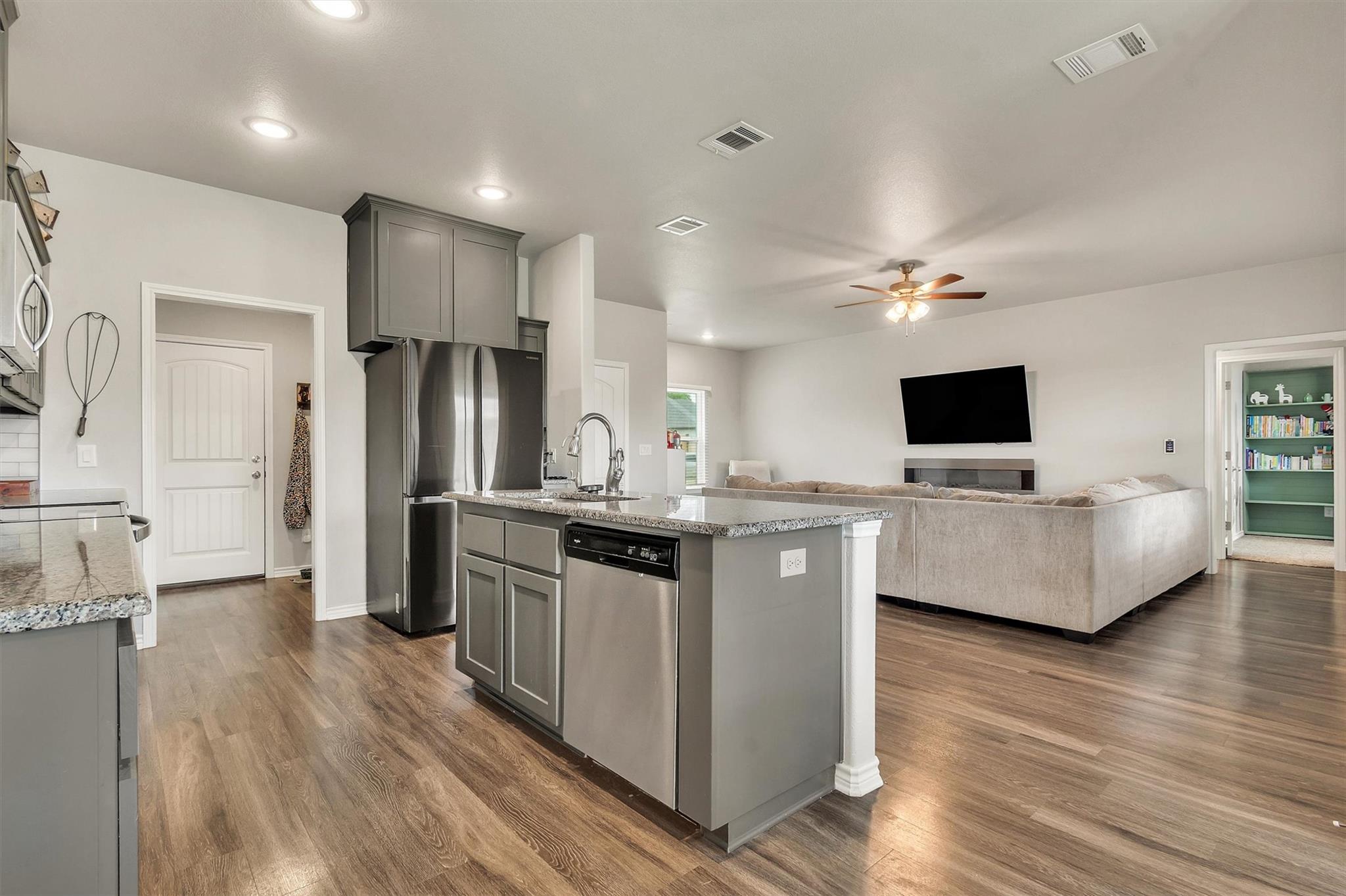 145 Elmer Ave, Burnet, TX 78611