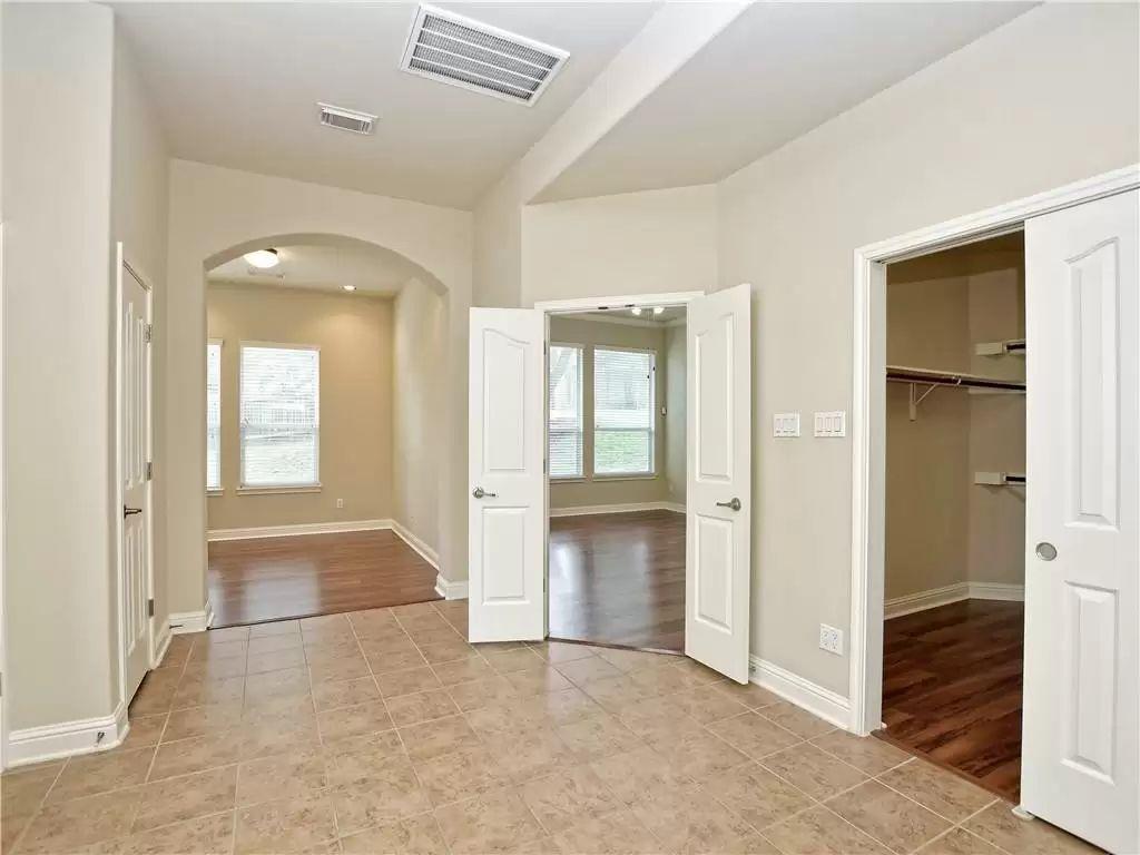 7005 Via Correto Dr, Austin, TX 78749