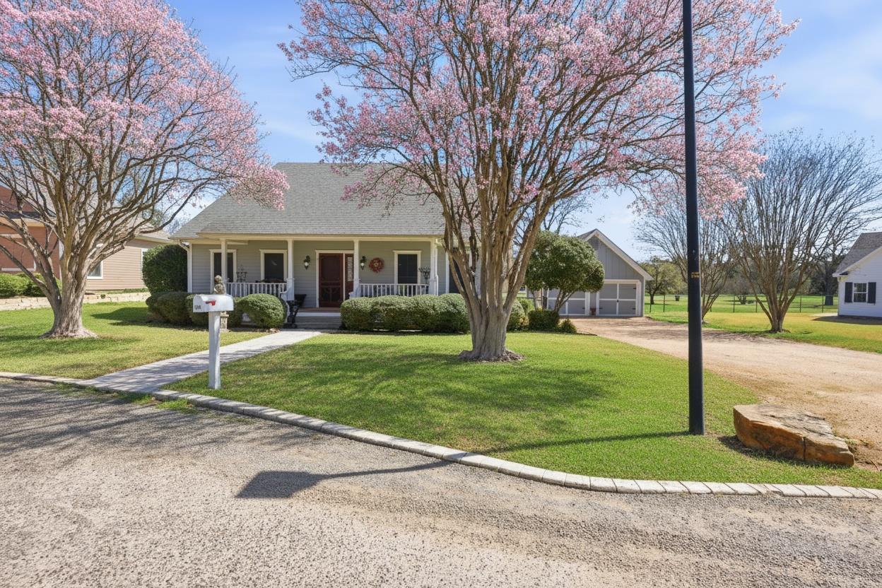 317 Home Place Ln, Salado, TX 76571