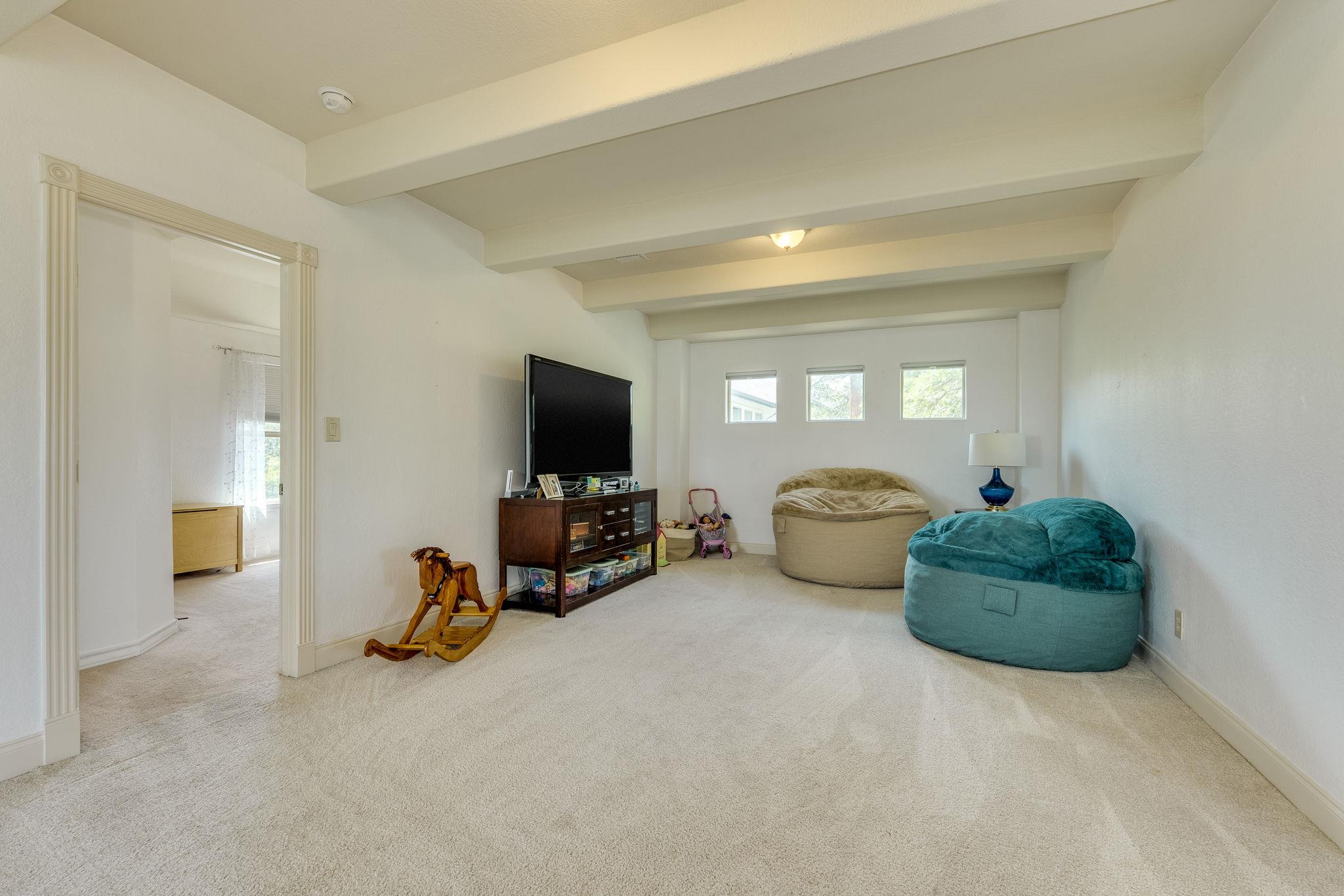 17517 Panorama Dr, Dripping Springs, TX 78620