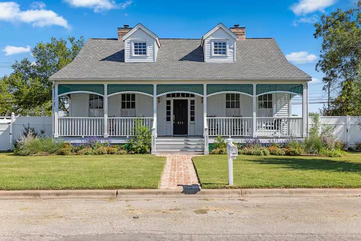 811 E Hempstead St, Giddings, TX 78942