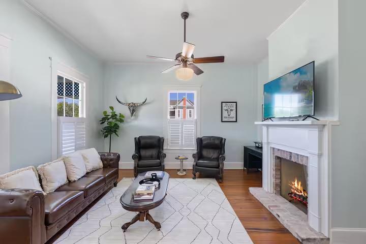 811 E Hempstead St, Giddings, TX 78942