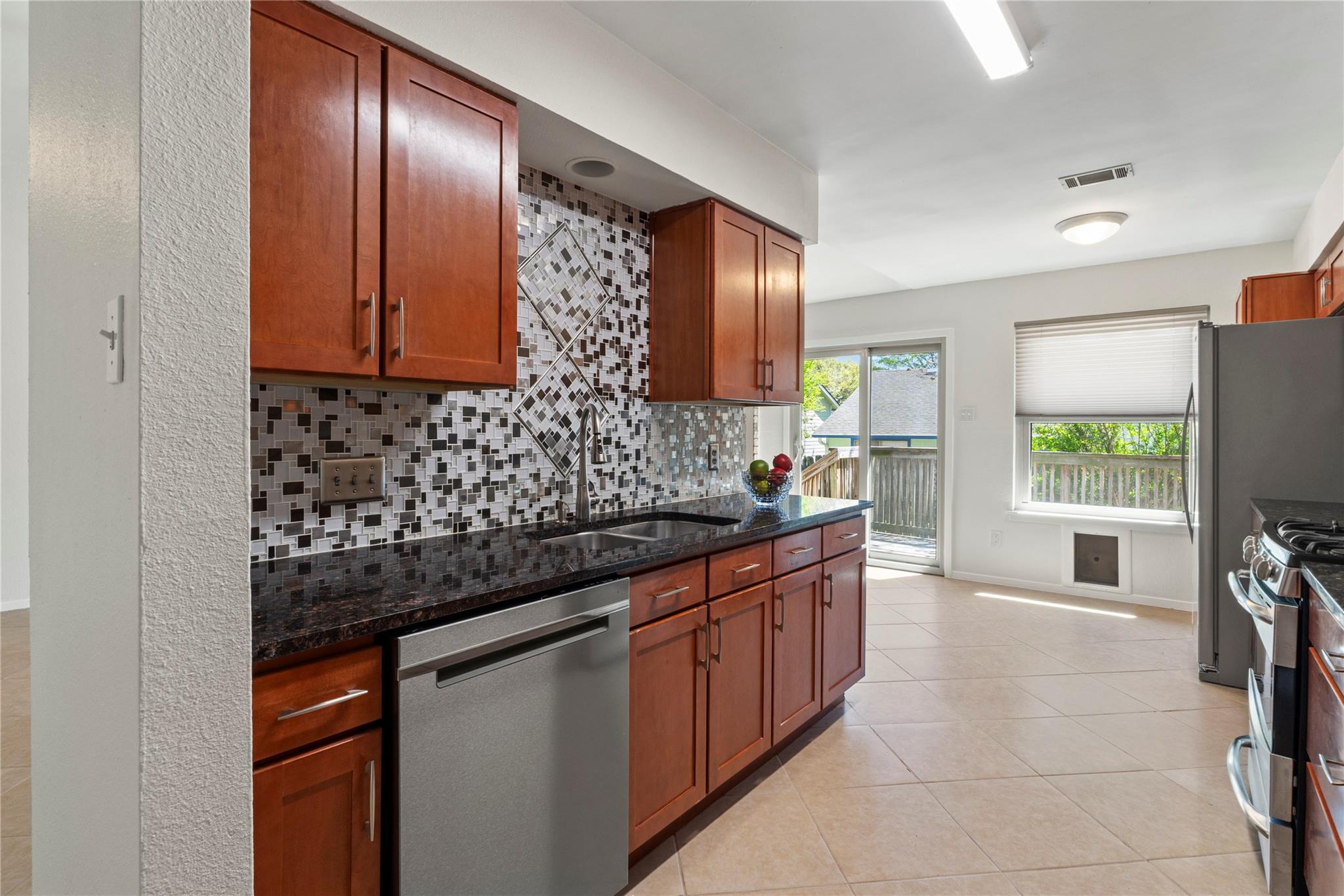 8411 Bargamin Dr, Austin, TX 78736