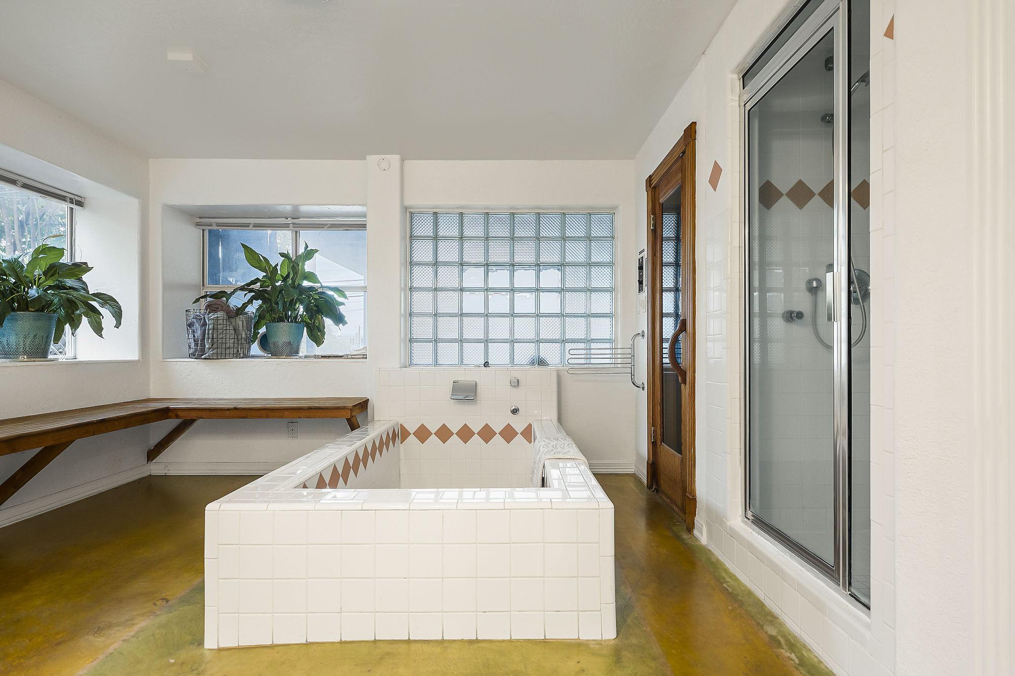 1007 E 8th St, Austin, TX 78702