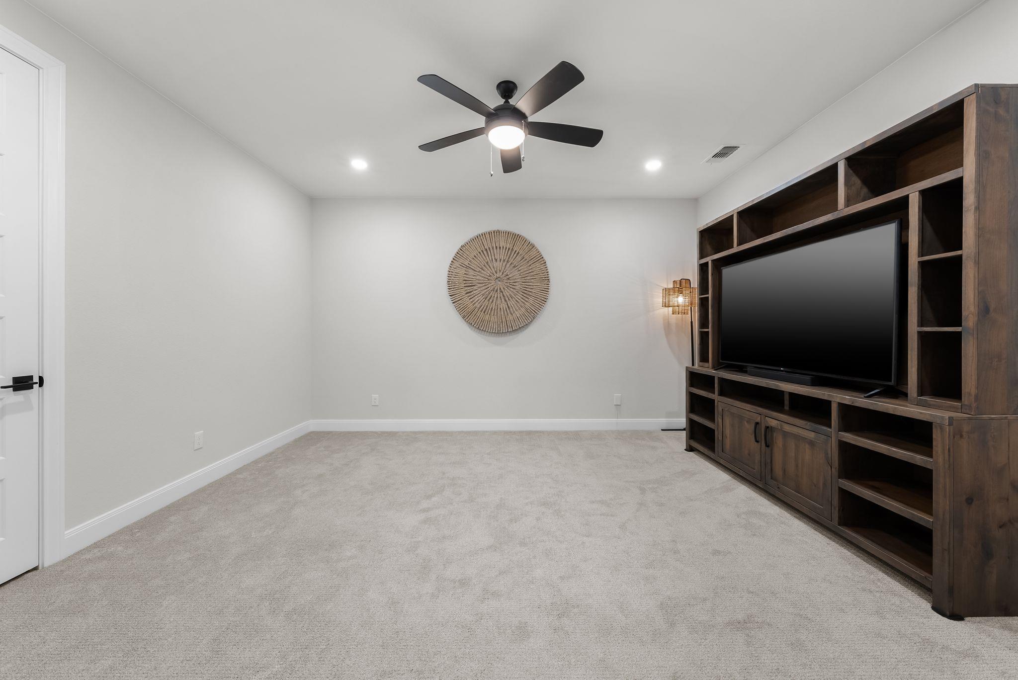 204 Love Creek Ct, Spicewood, TX 78669