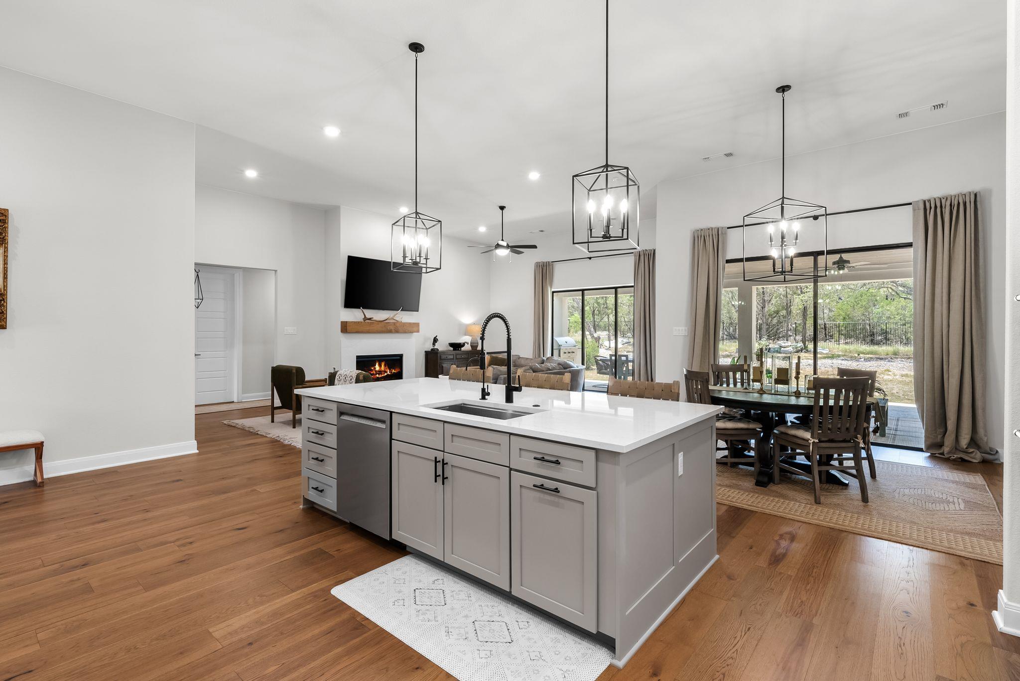 204 Love Creek Ct, Spicewood, TX 78669