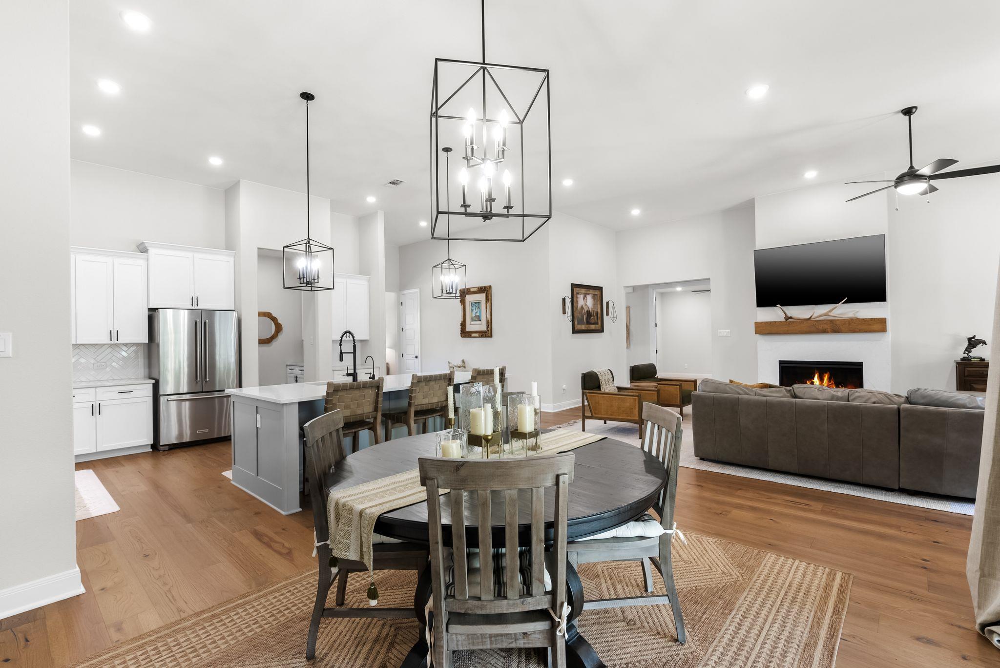 204 Love Creek Ct, Spicewood, TX 78669