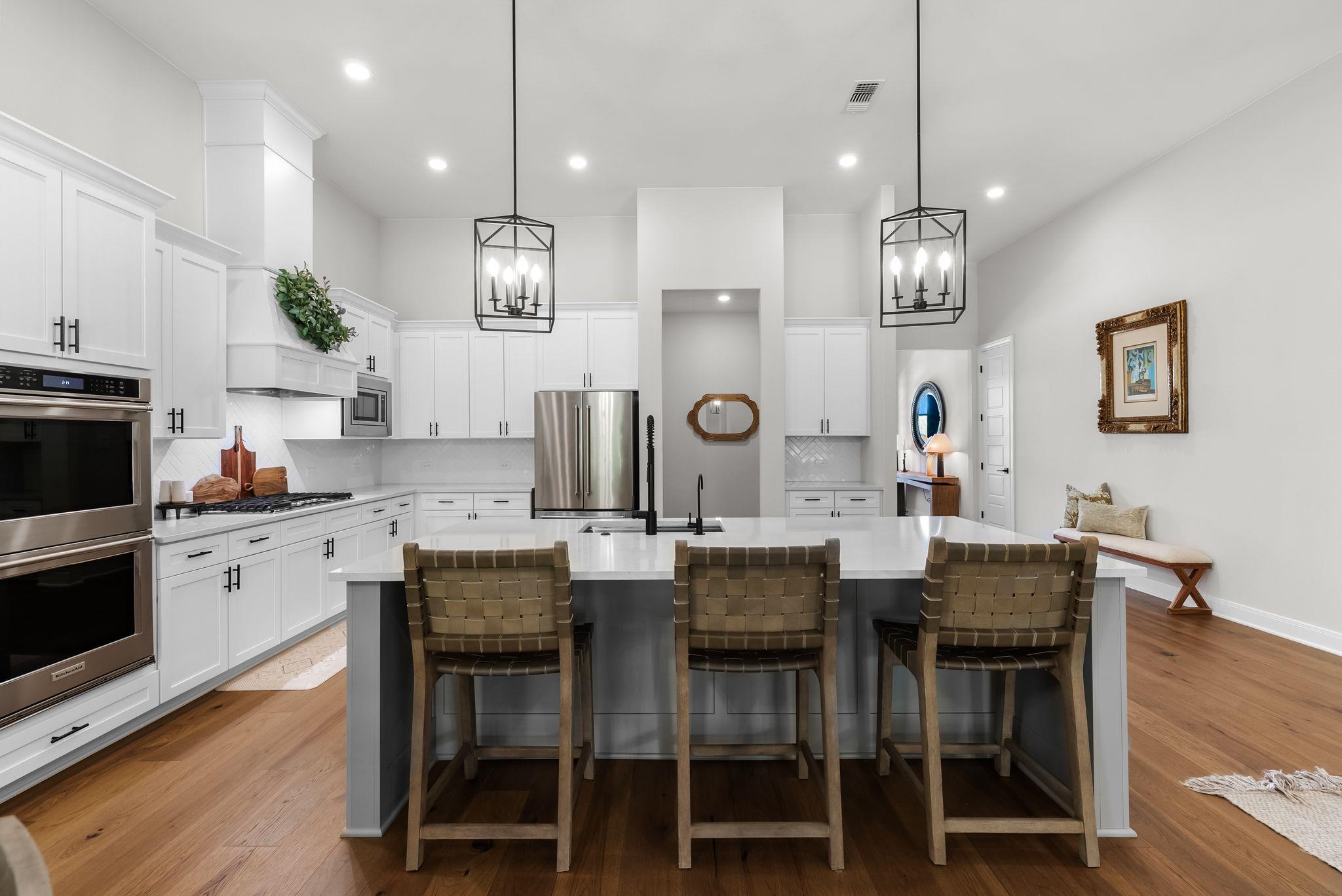 204 Love Creek Ct, Spicewood, TX 78669