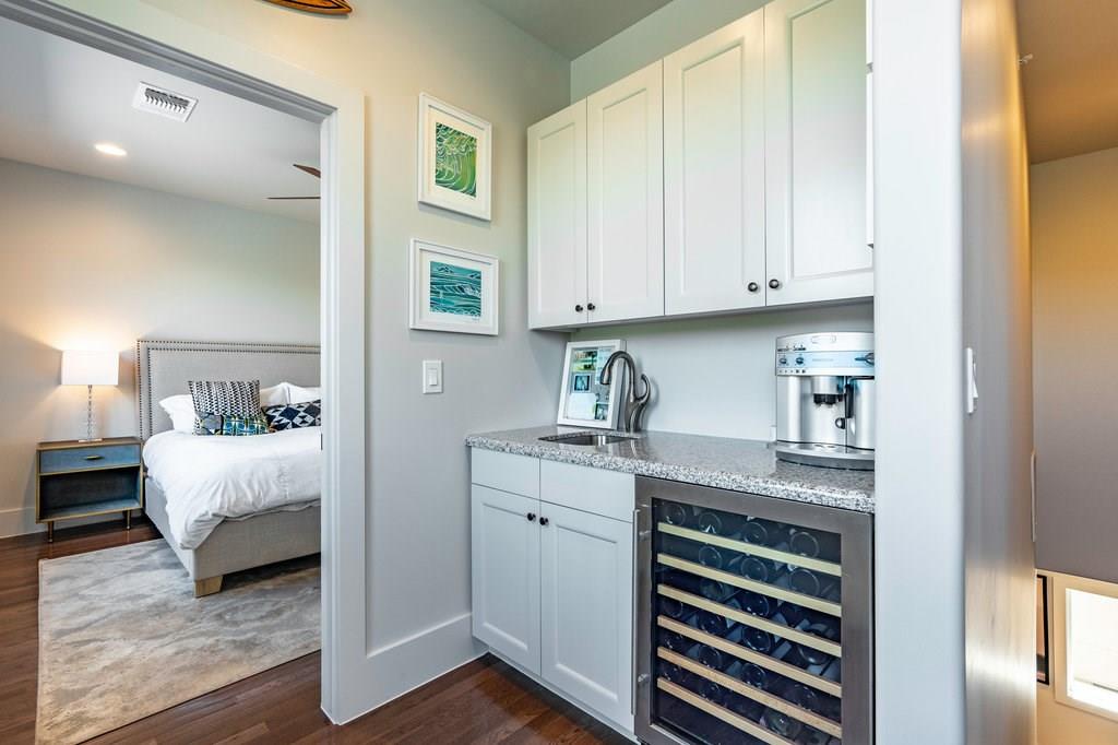 206 E Live Oak St # F, Austin, TX 78704