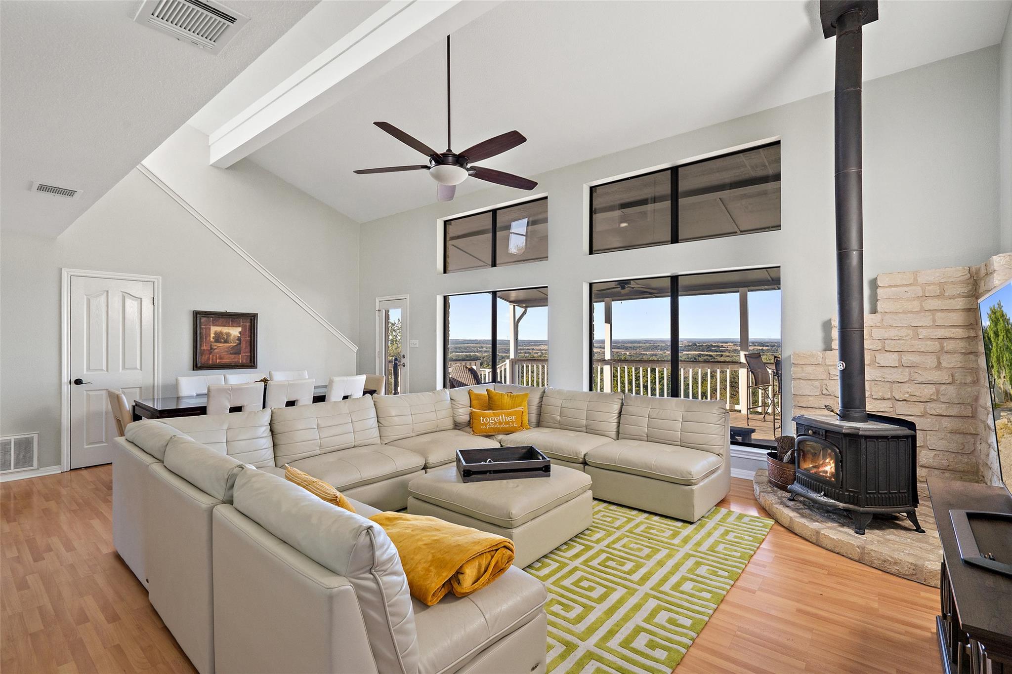 414 Gregg Dr, Spicewood, TX 78669