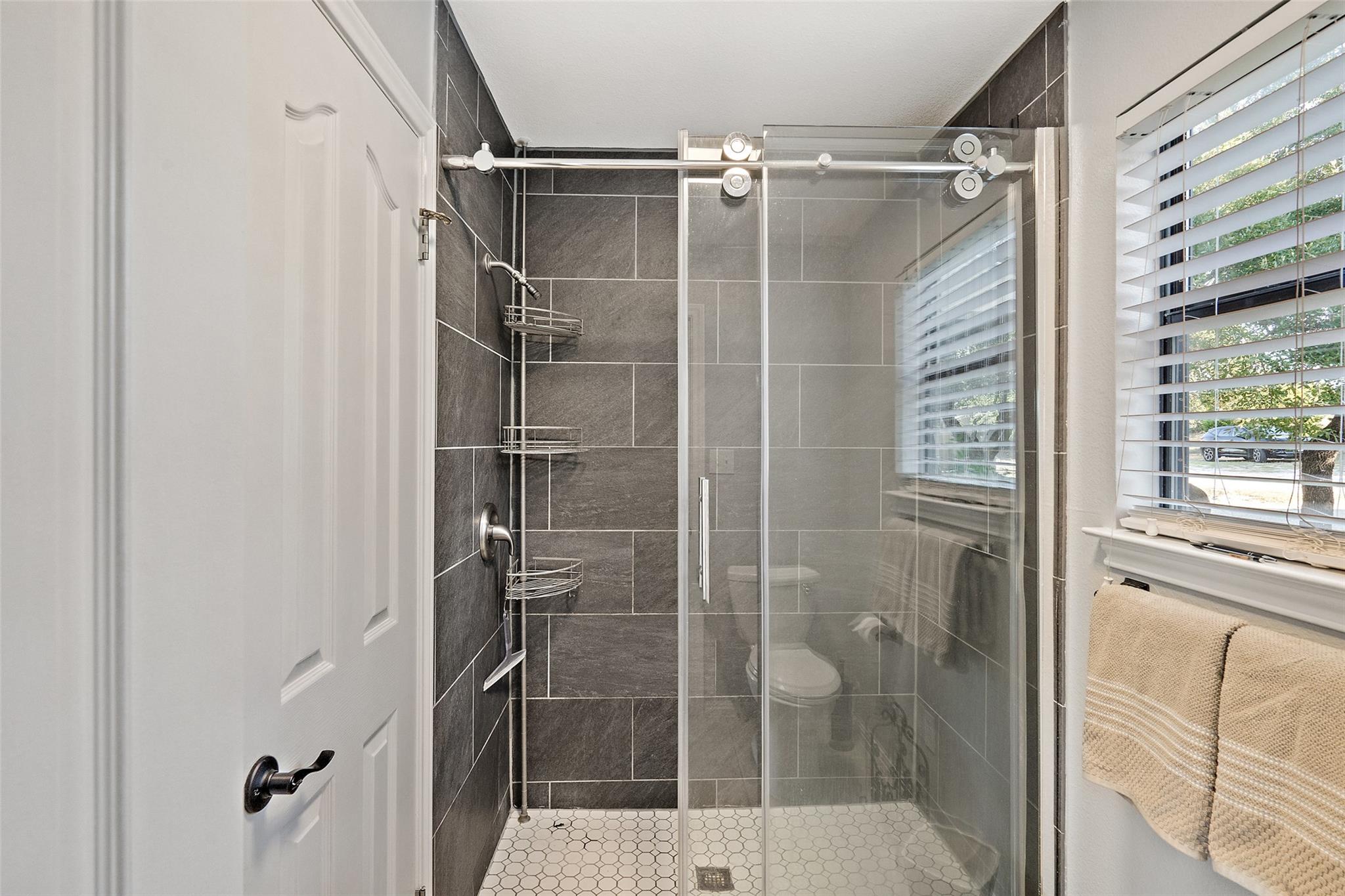 414 Gregg Dr, Spicewood, TX 78669