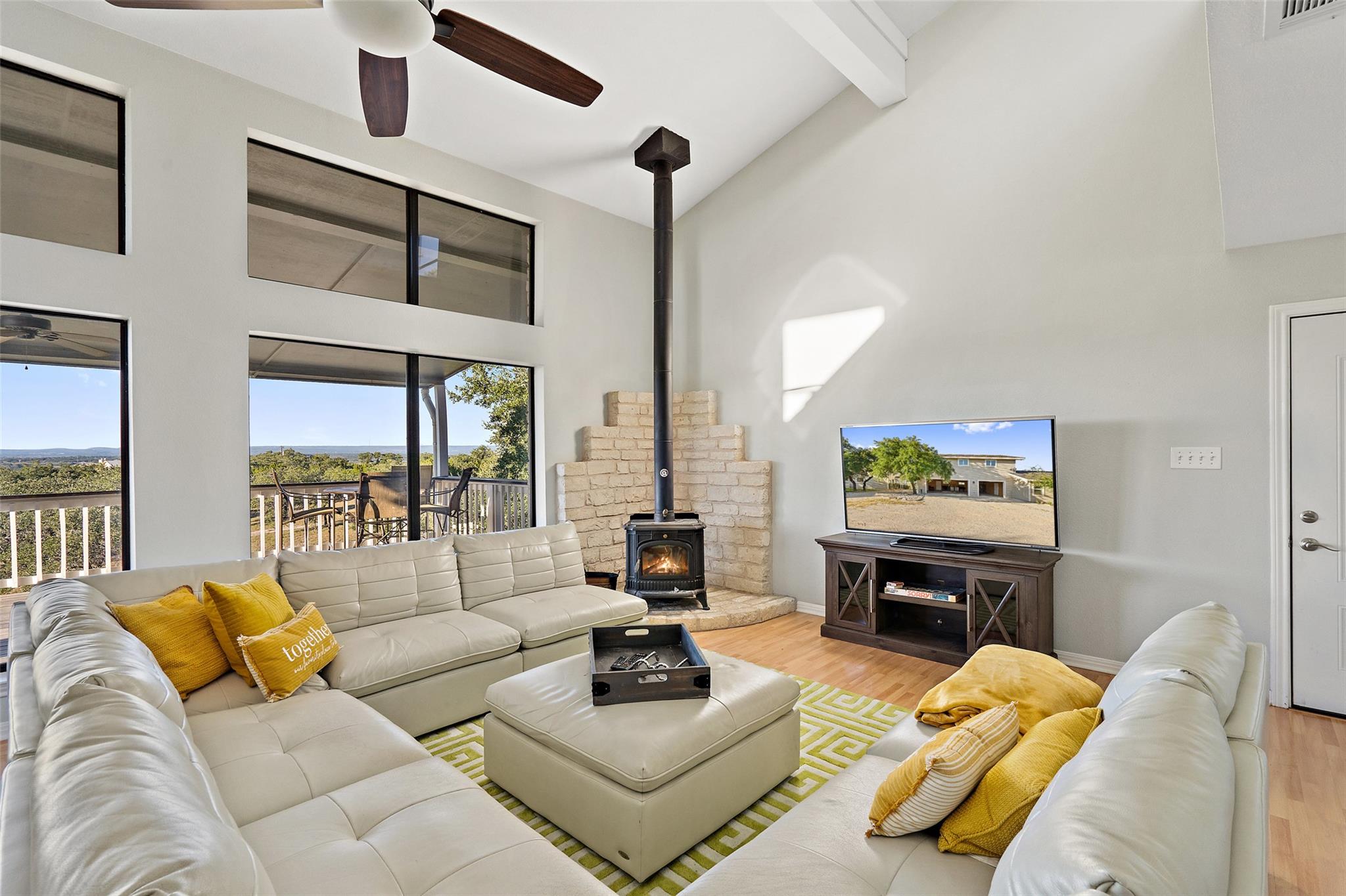 414 Gregg Dr, Spicewood, TX 78669