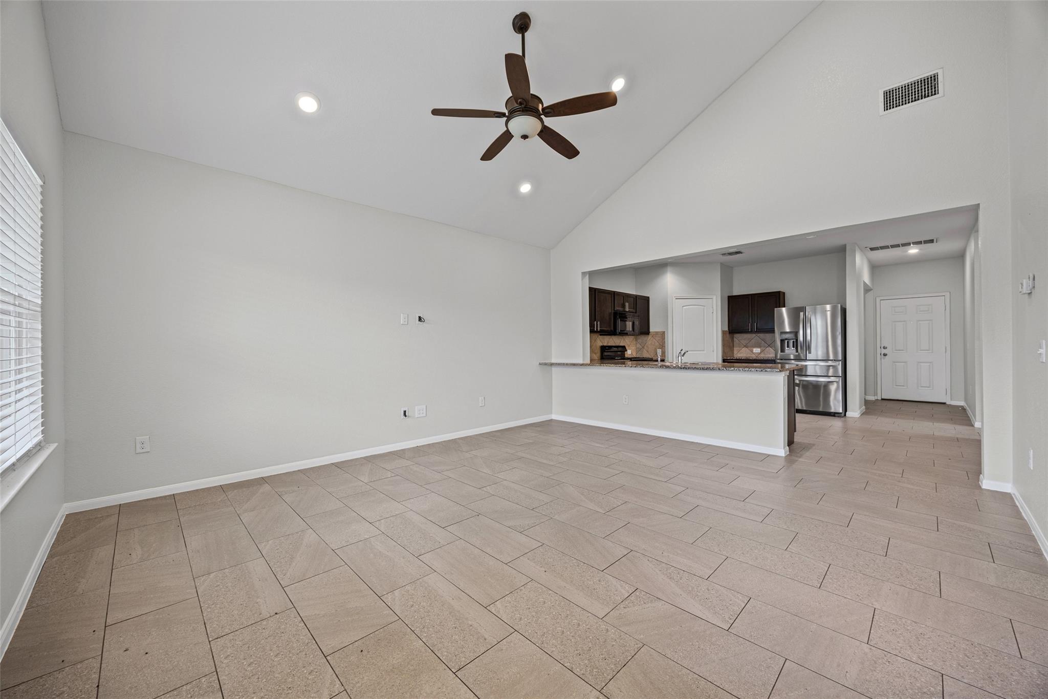518 Luna Vista Dr, Hutto, TX 78634