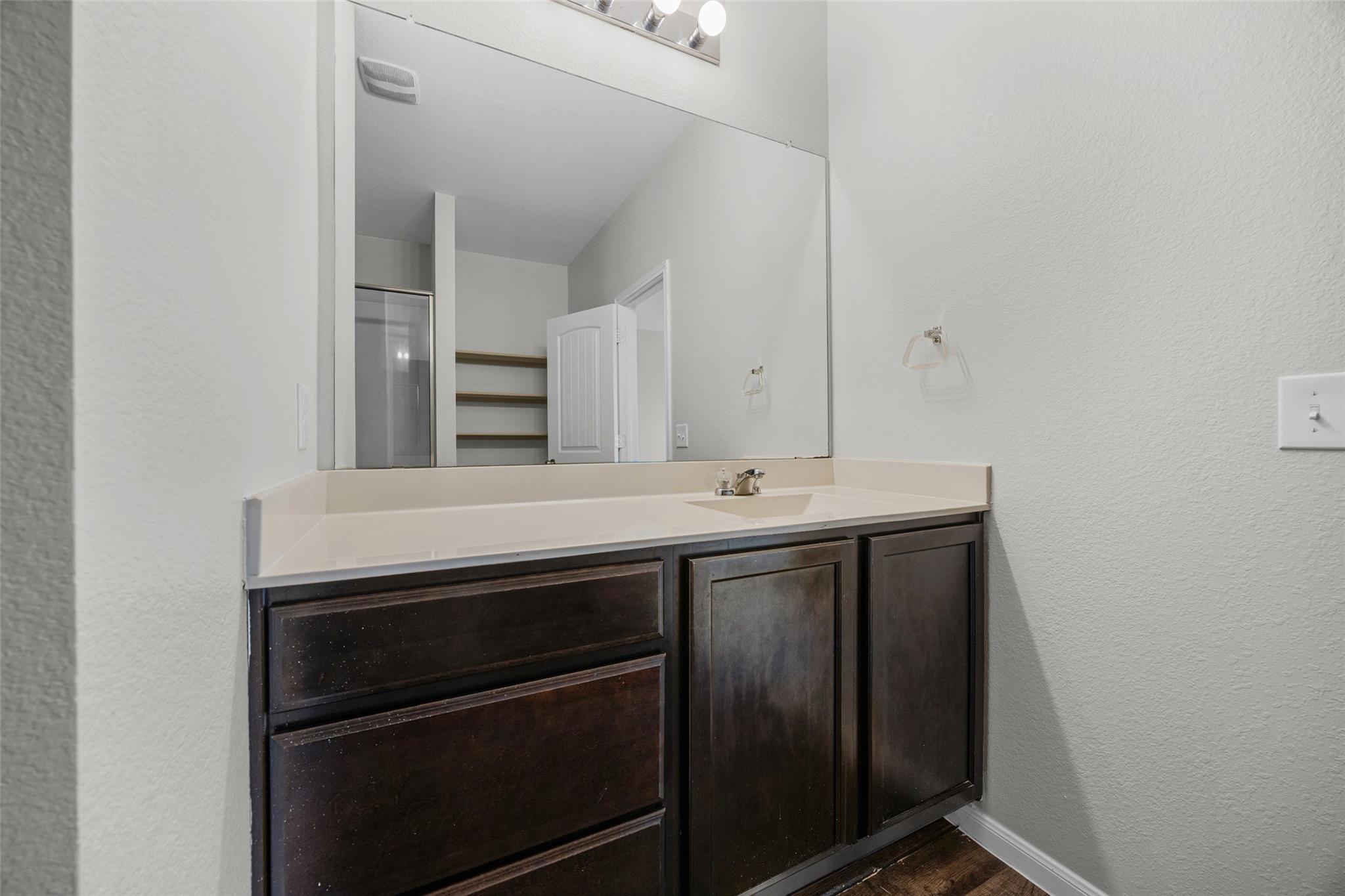 518 Luna Vista Dr, Hutto, TX 78634