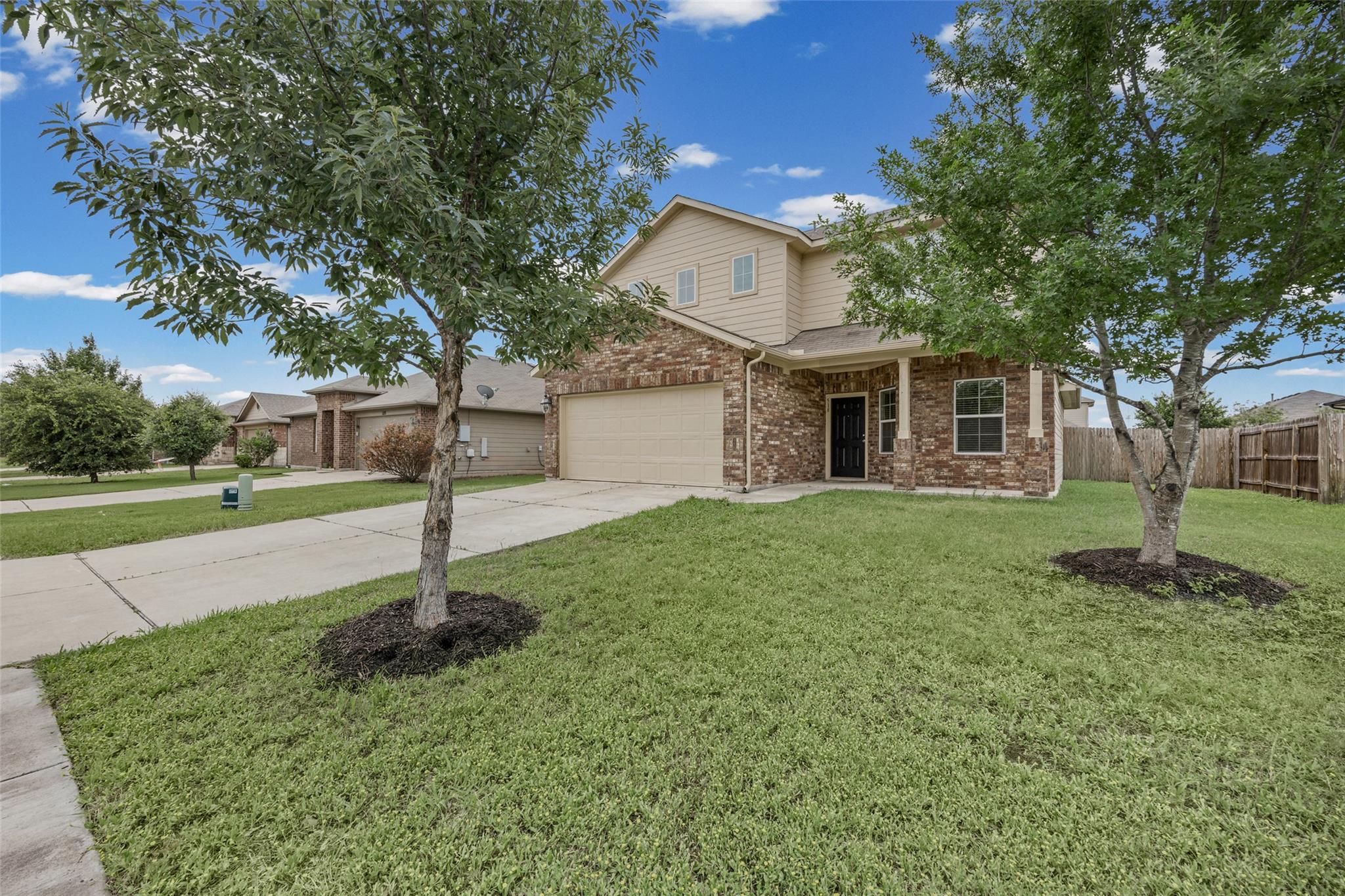 518 Luna Vista Dr, Hutto, TX 78634
