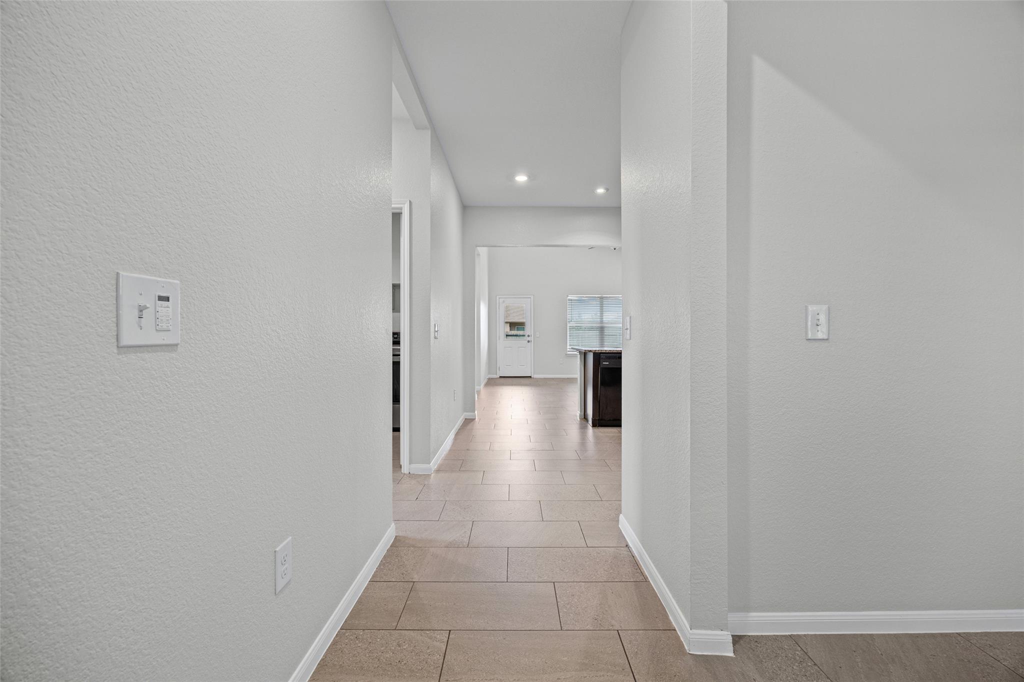 518 Luna Vista Dr, Hutto, TX 78634