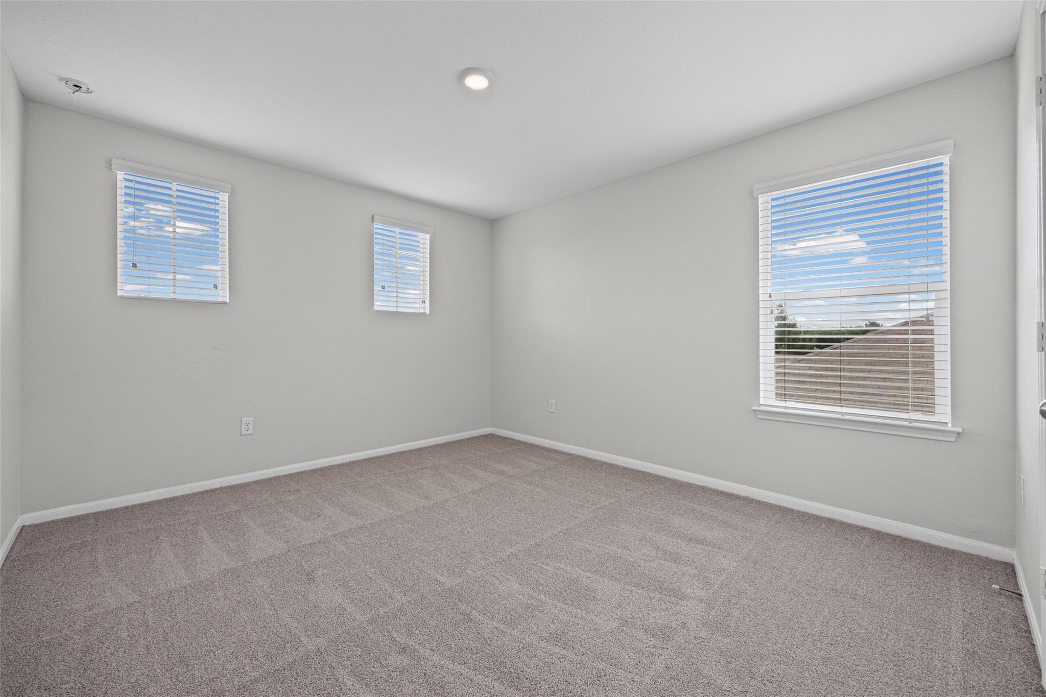 518 Luna Vista Dr, Hutto, TX 78634