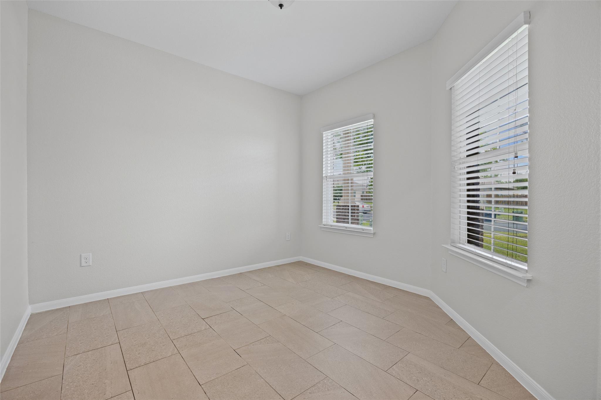 518 Luna Vista Dr, Hutto, TX 78634