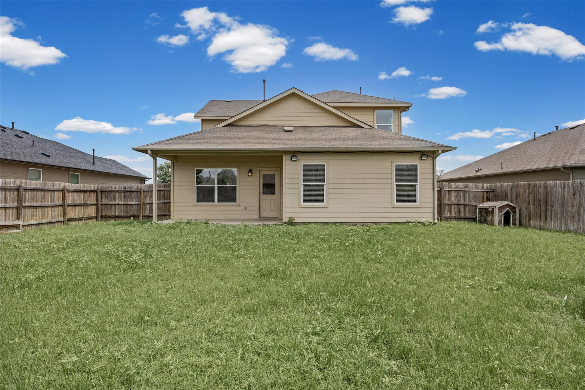 518 Luna Vista Dr, Hutto, TX 78634