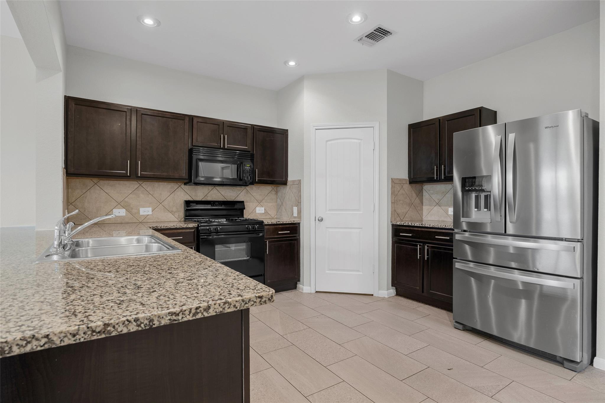 518 Luna Vista Dr, Hutto, TX 78634