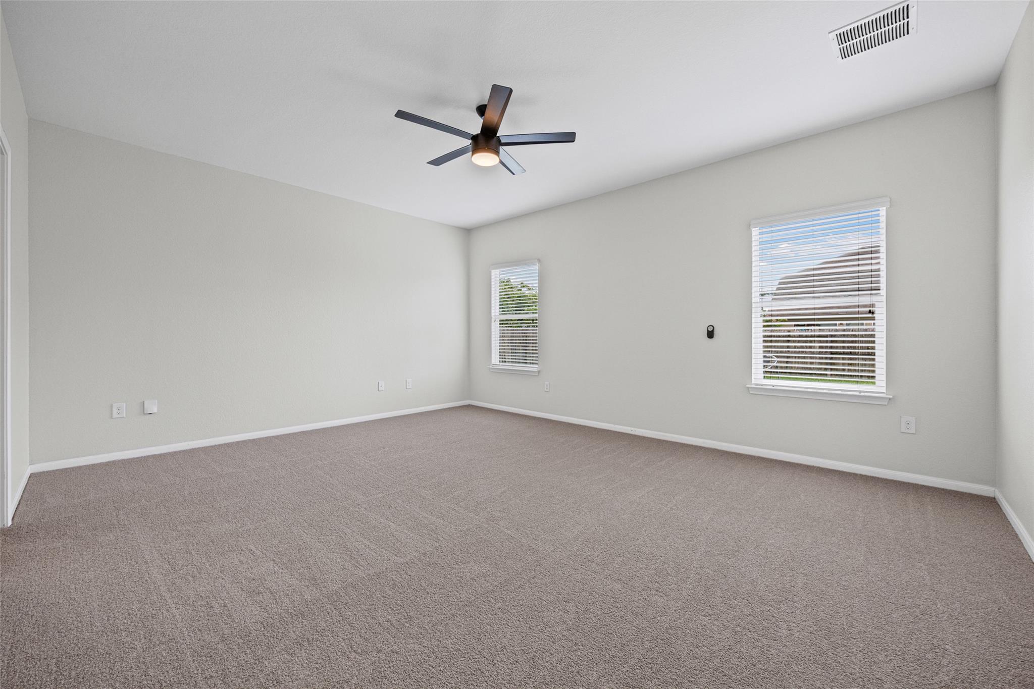 518 Luna Vista Dr, Hutto, TX 78634