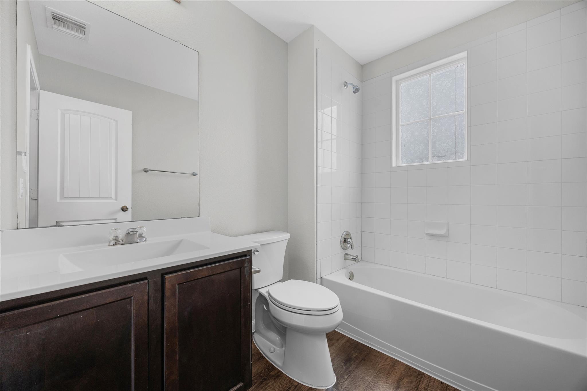 518 Luna Vista Dr, Hutto, TX 78634