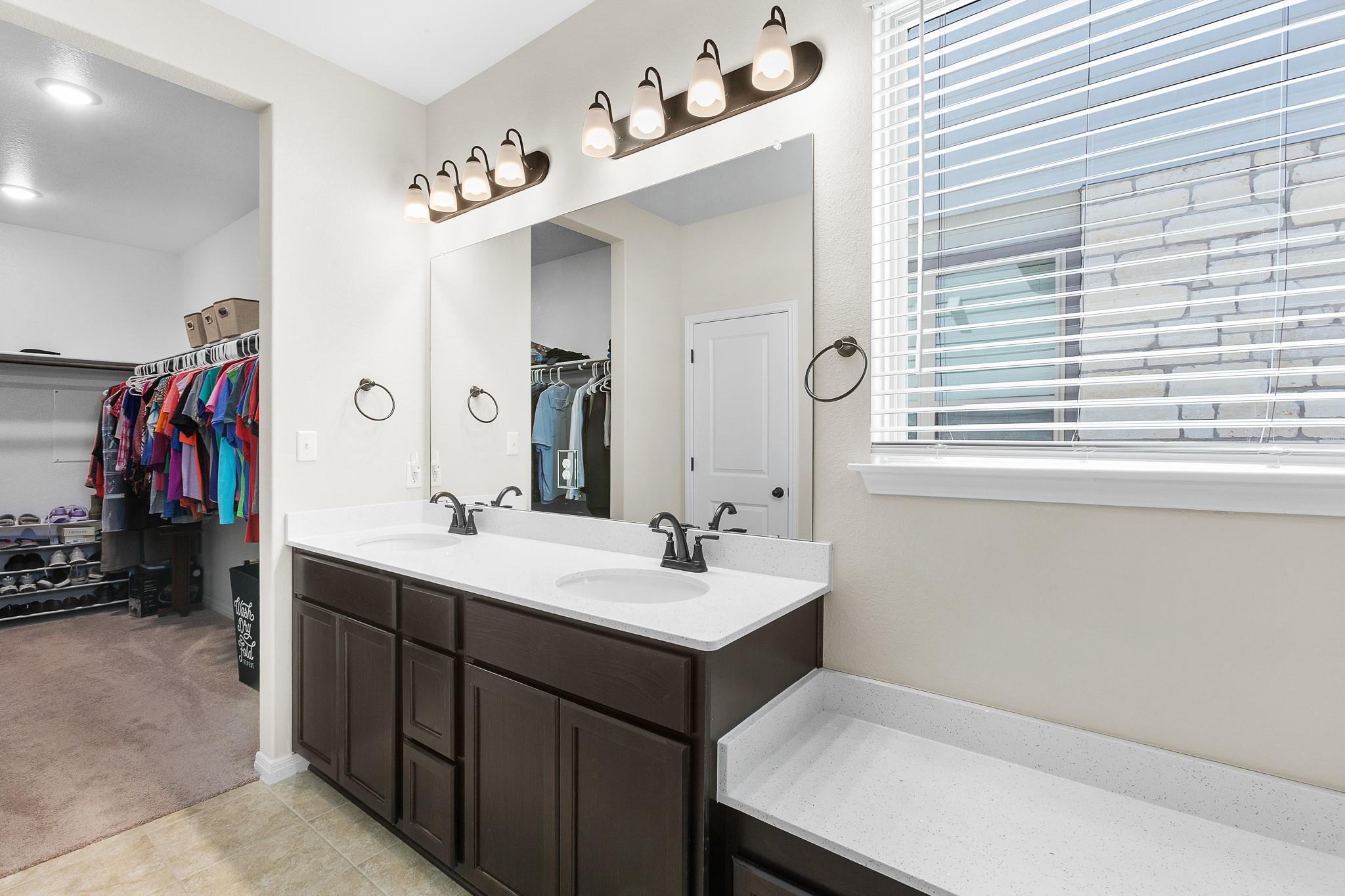 229 Treadwell Ln, Kyle, TX 78640