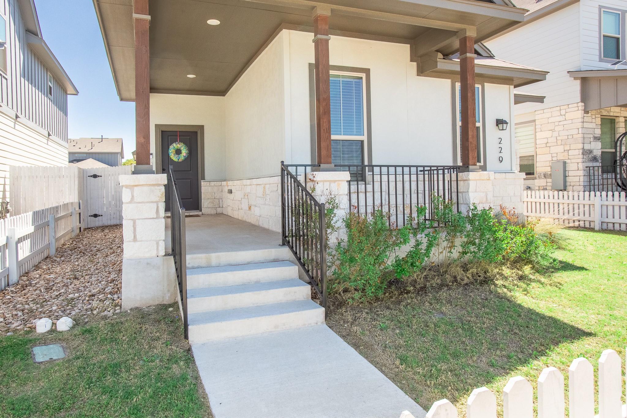 229 Treadwell Ln, Kyle, TX 78640