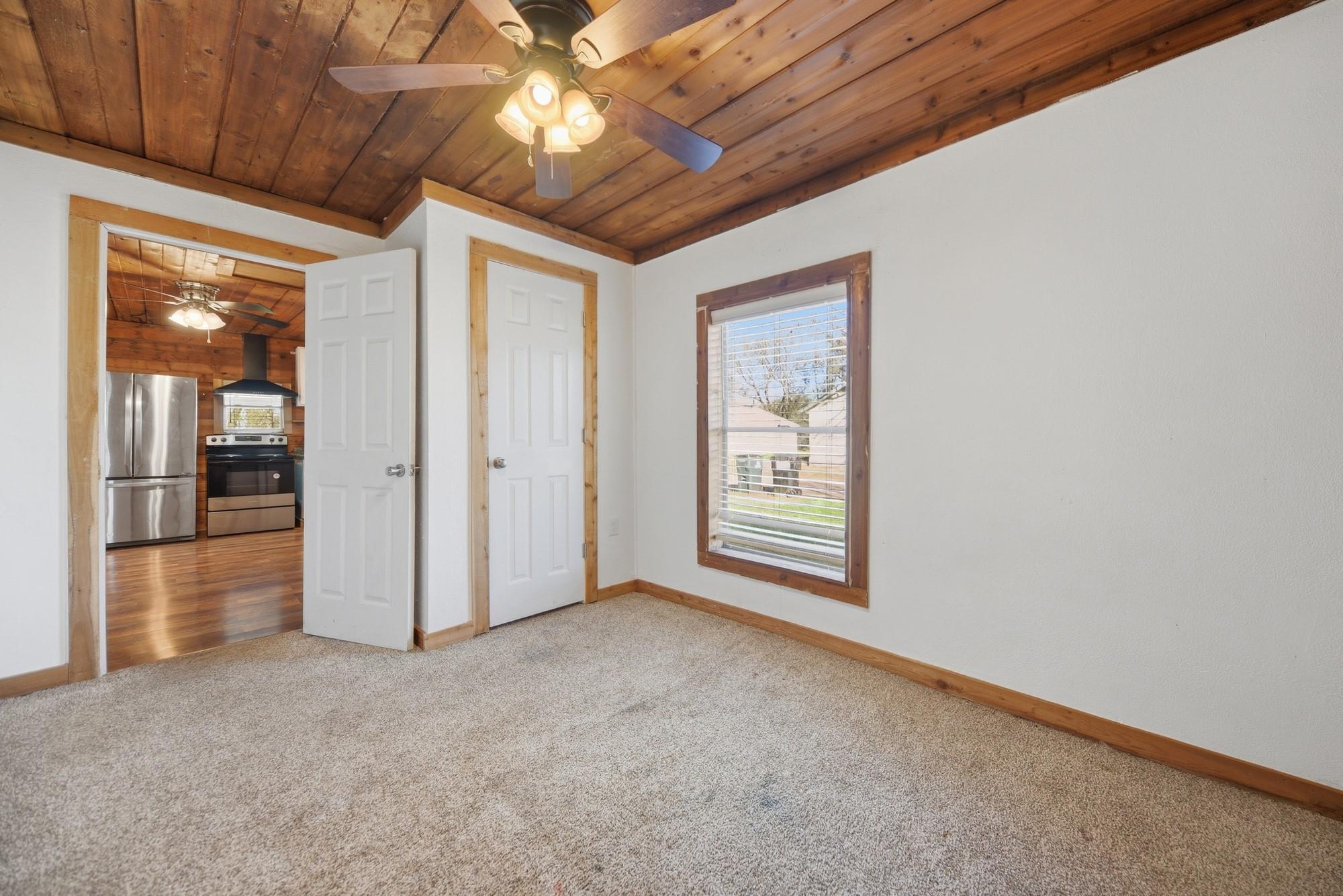 533 Giddings St, Lexington, TX 78947