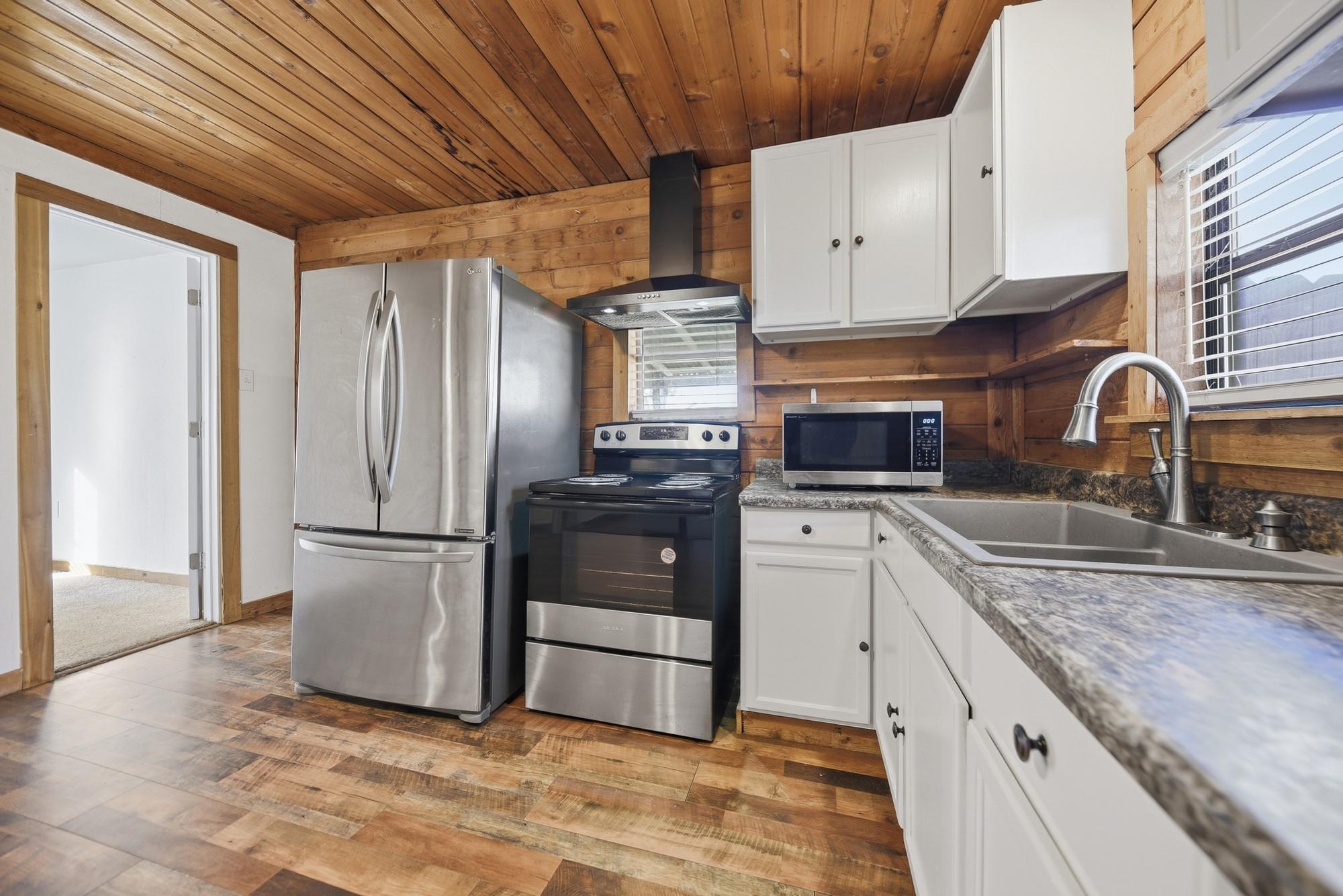 533 Giddings St, Lexington, TX 78947