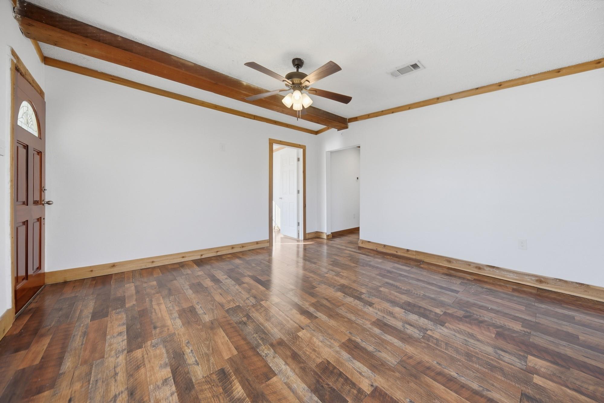 533 Giddings St, Lexington, TX 78947