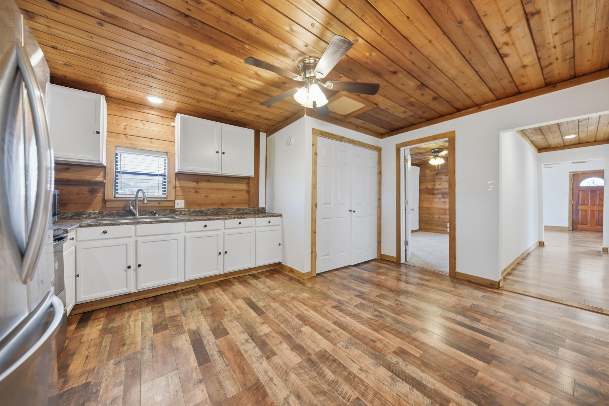 533 Giddings St, Lexington, TX 78947