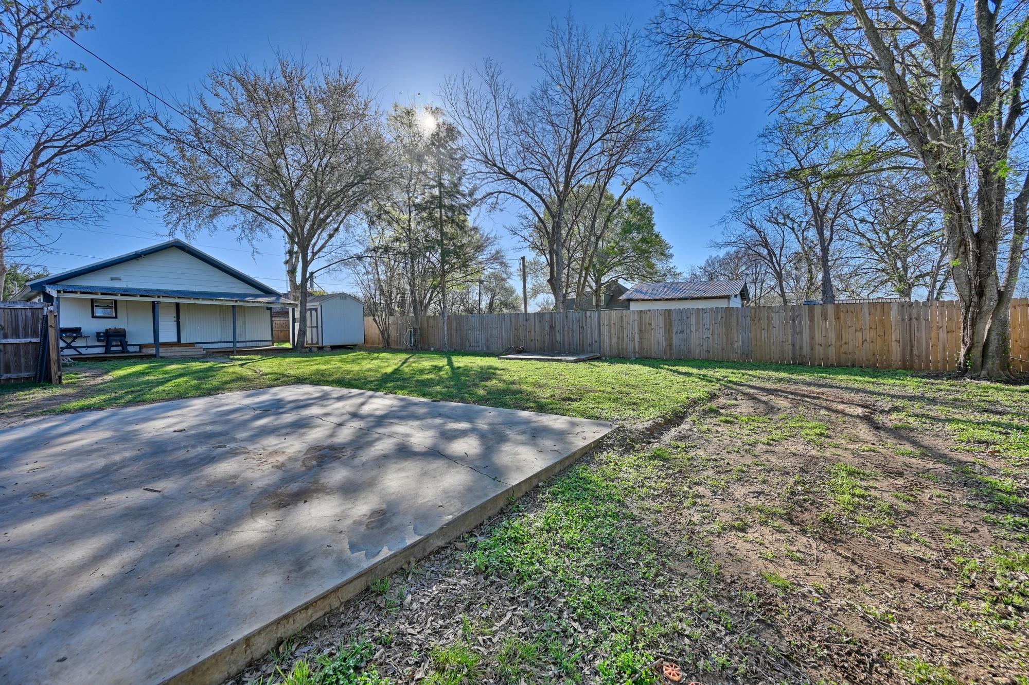 533 Giddings St, Lexington, TX 78947