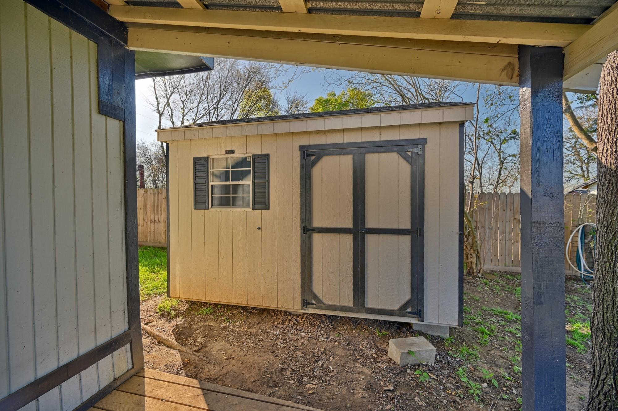 533 Giddings St, Lexington, TX 78947