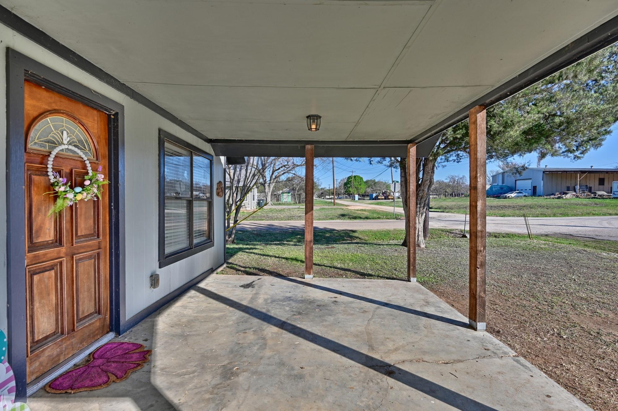 533 Giddings St, Lexington, TX 78947