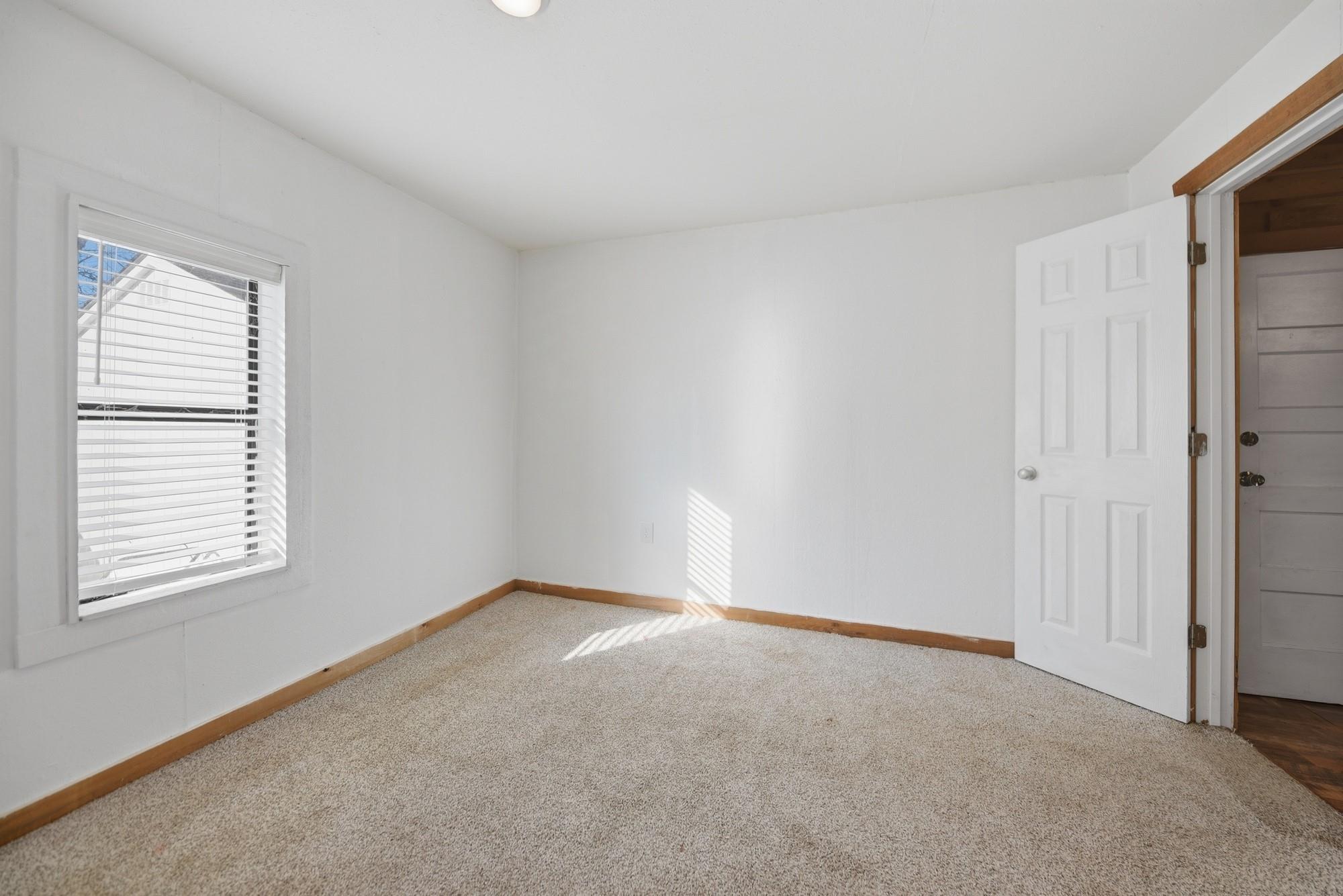 533 Giddings St, Lexington, TX 78947