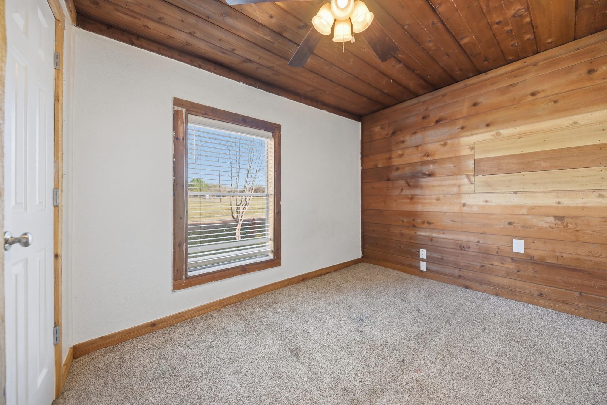 533 Giddings St, Lexington, TX 78947