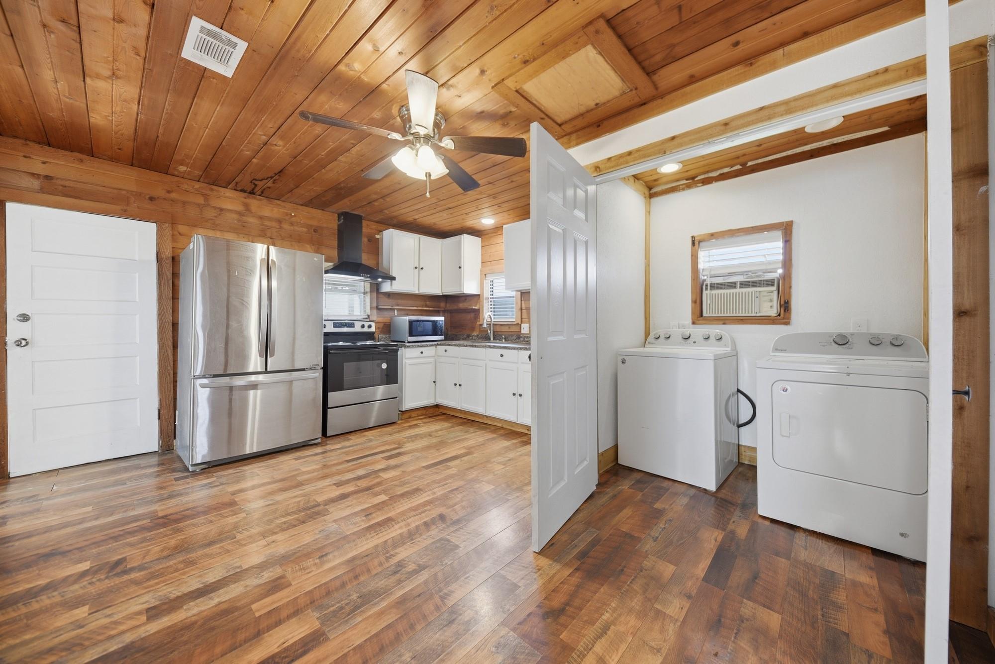 533 Giddings St, Lexington, TX 78947