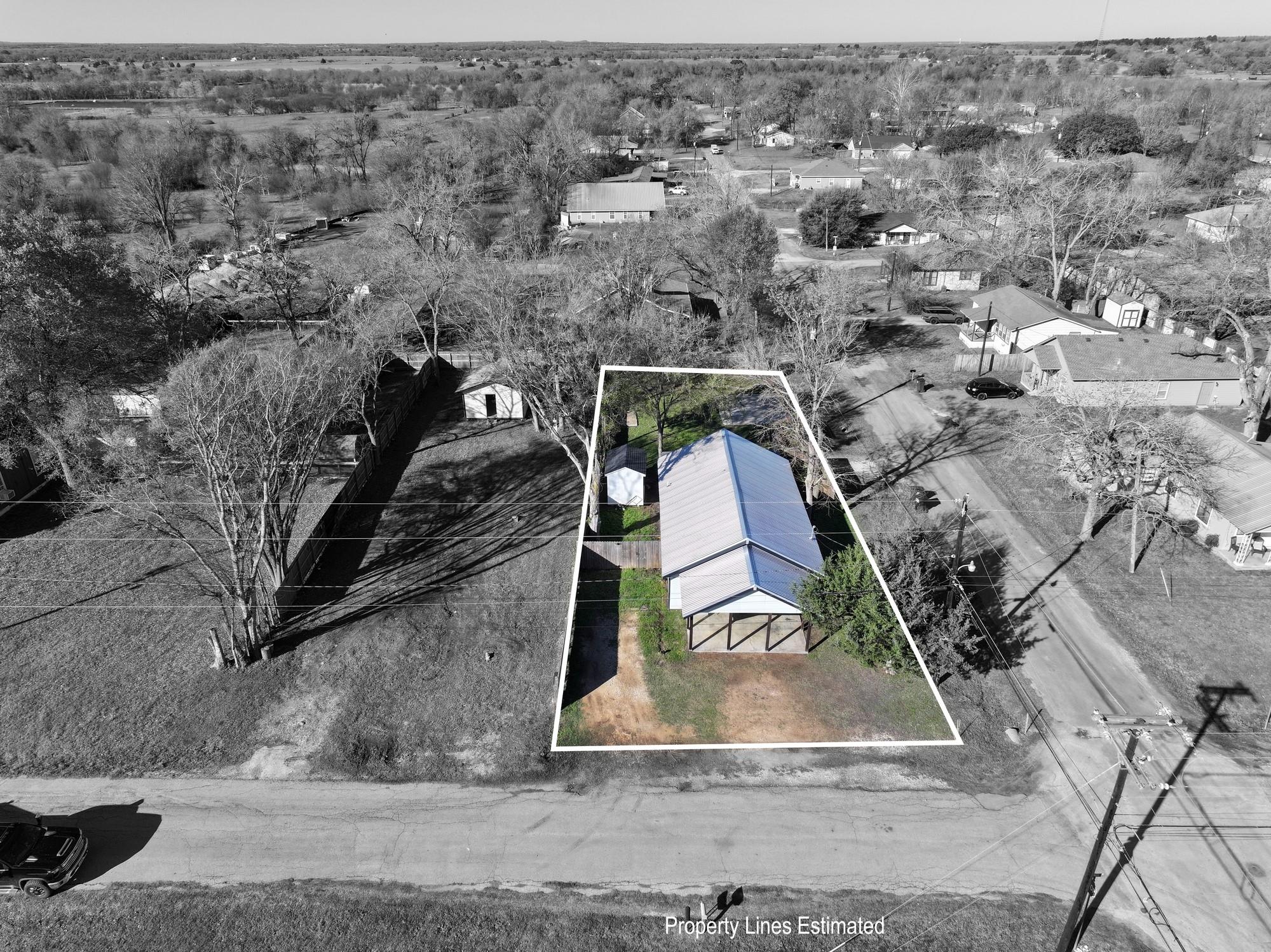 533 Giddings St, Lexington, TX 78947