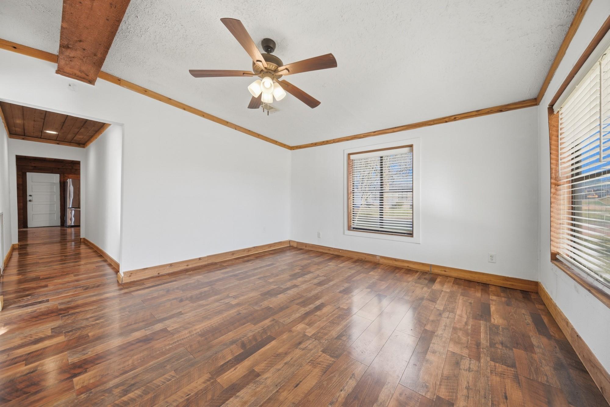 533 Giddings St, Lexington, TX 78947