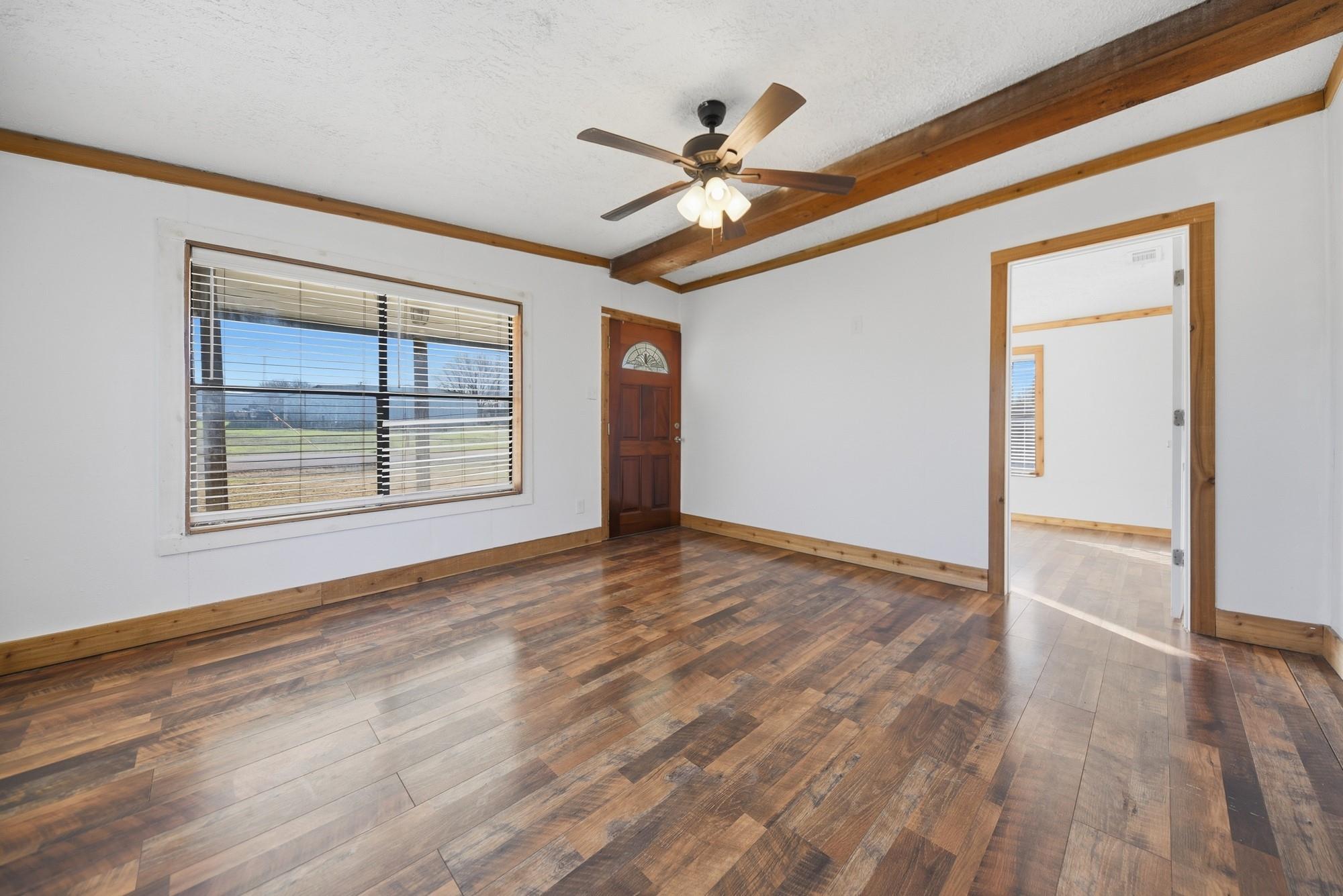 533 Giddings St, Lexington, TX 78947