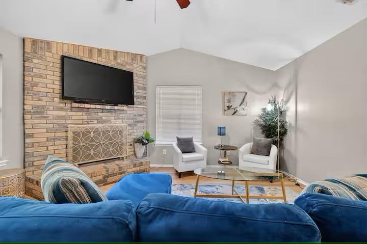 16402 Parkway Dr, Pflugerville, TX 78660