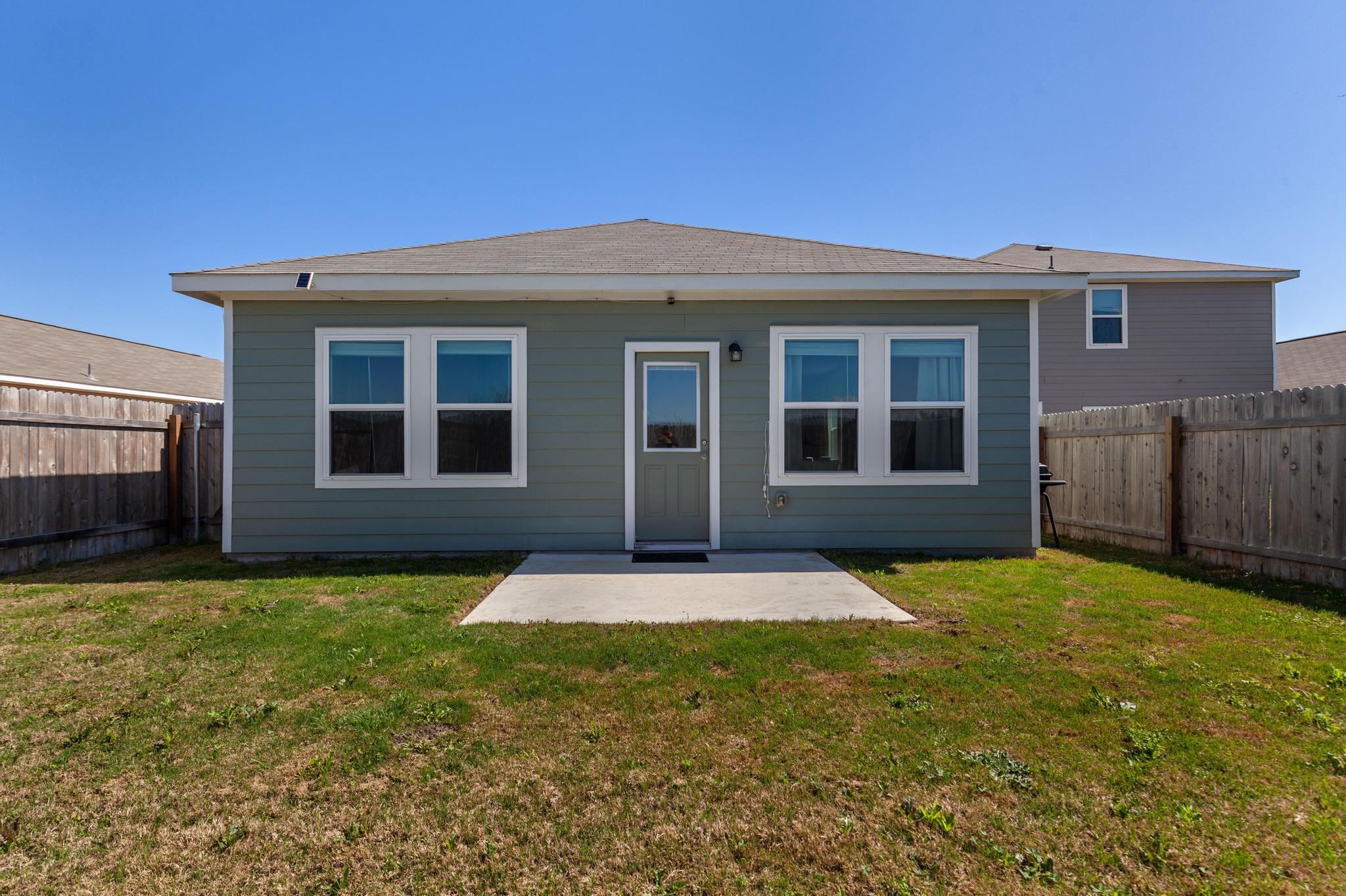 509 Red Fish Ln, Hutto, TX 78634