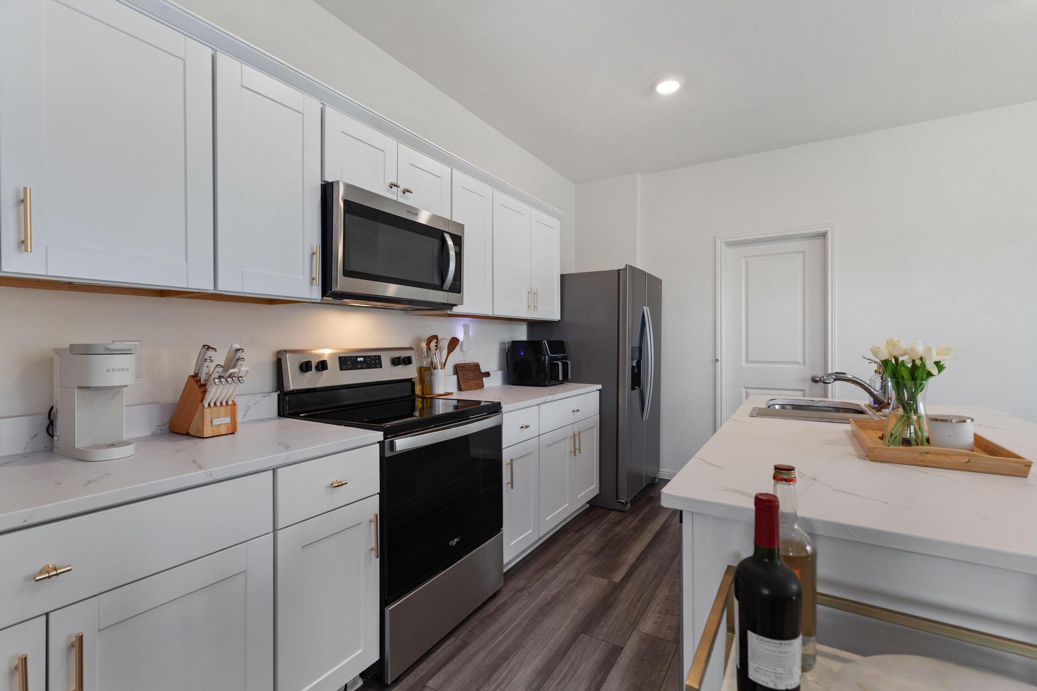 509 Red Fish Ln, Hutto, TX 78634