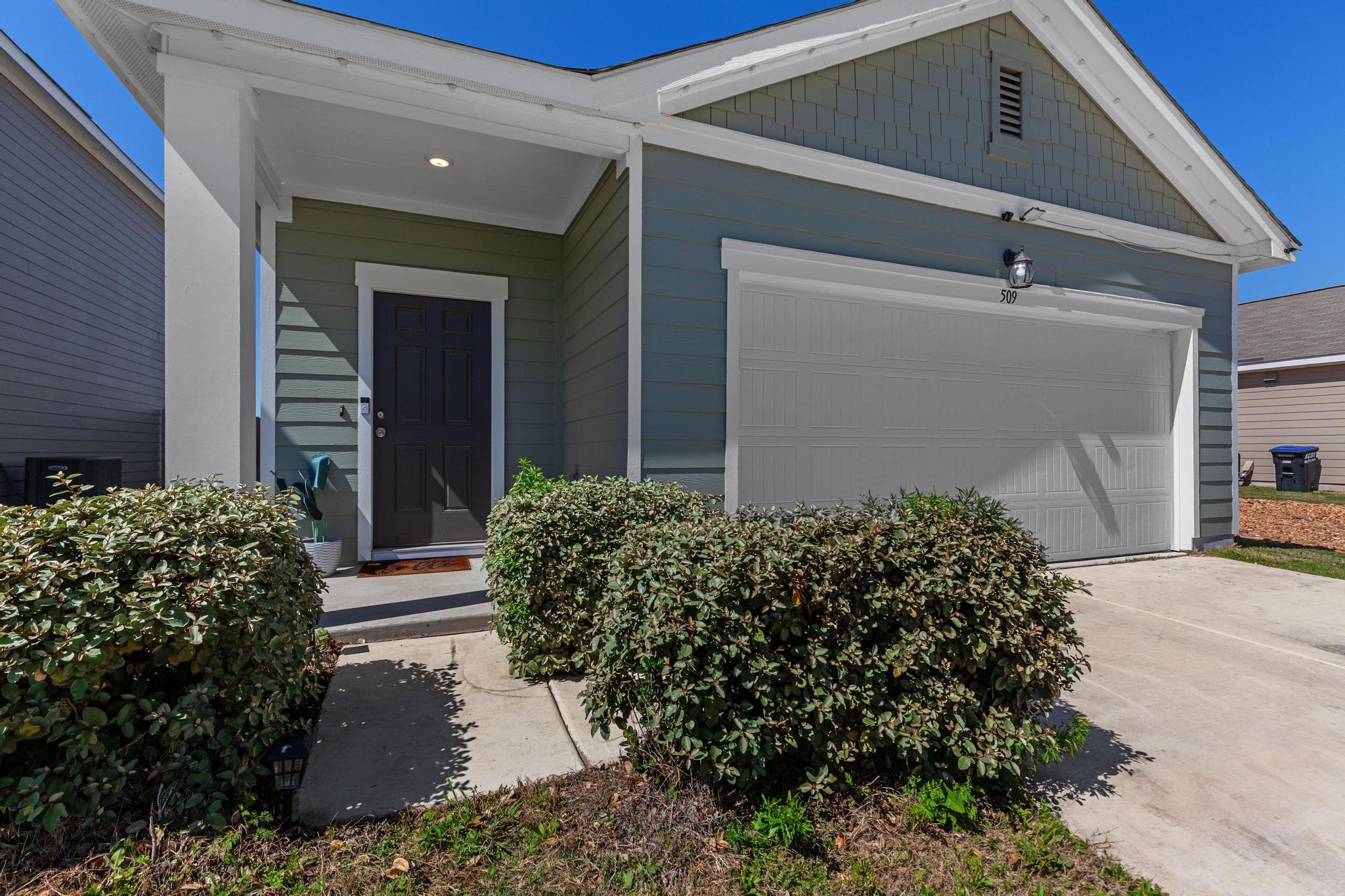 509 Red Fish Ln, Hutto, TX 78634