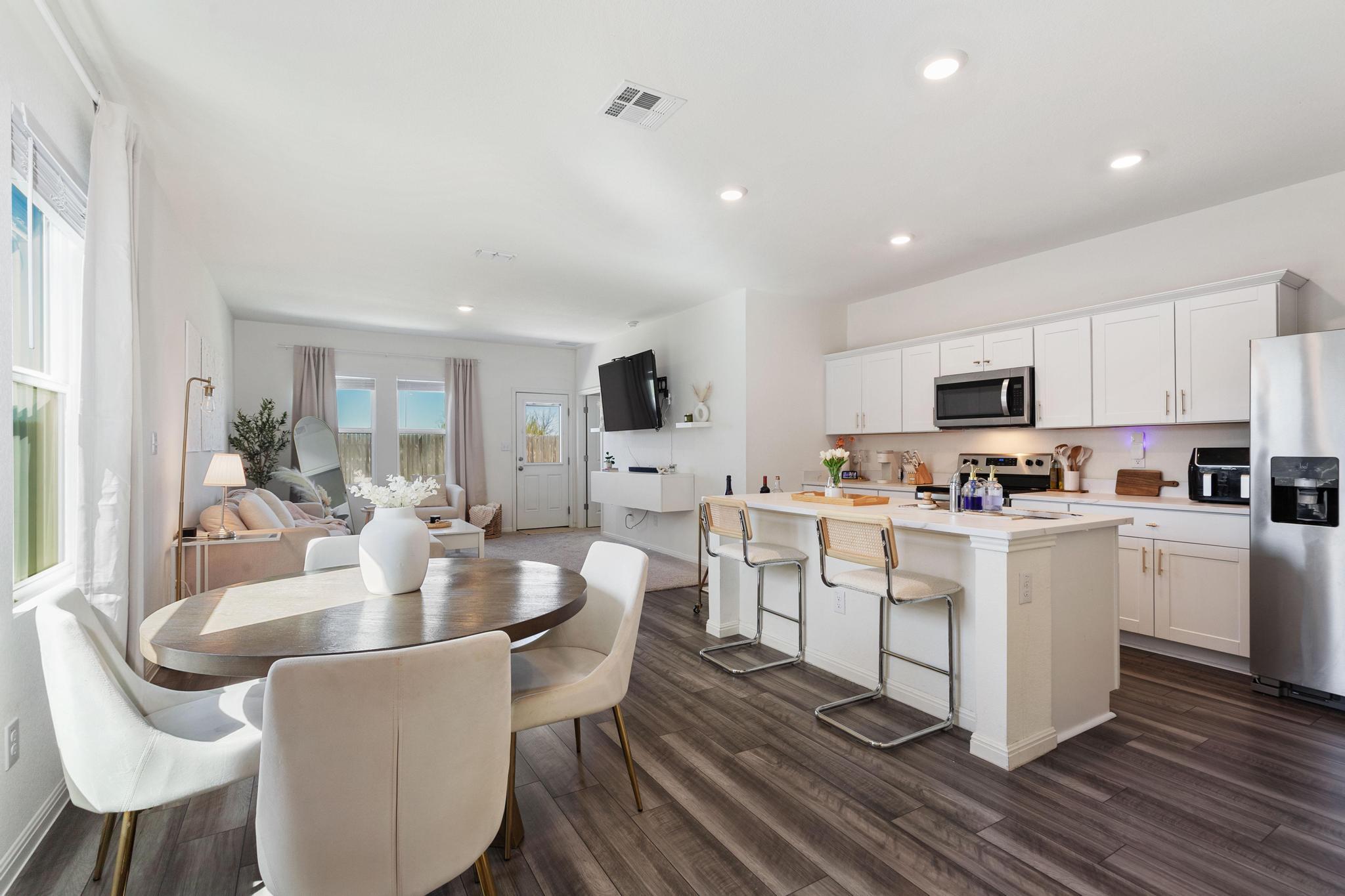 509 Red Fish Ln, Hutto, TX 78634